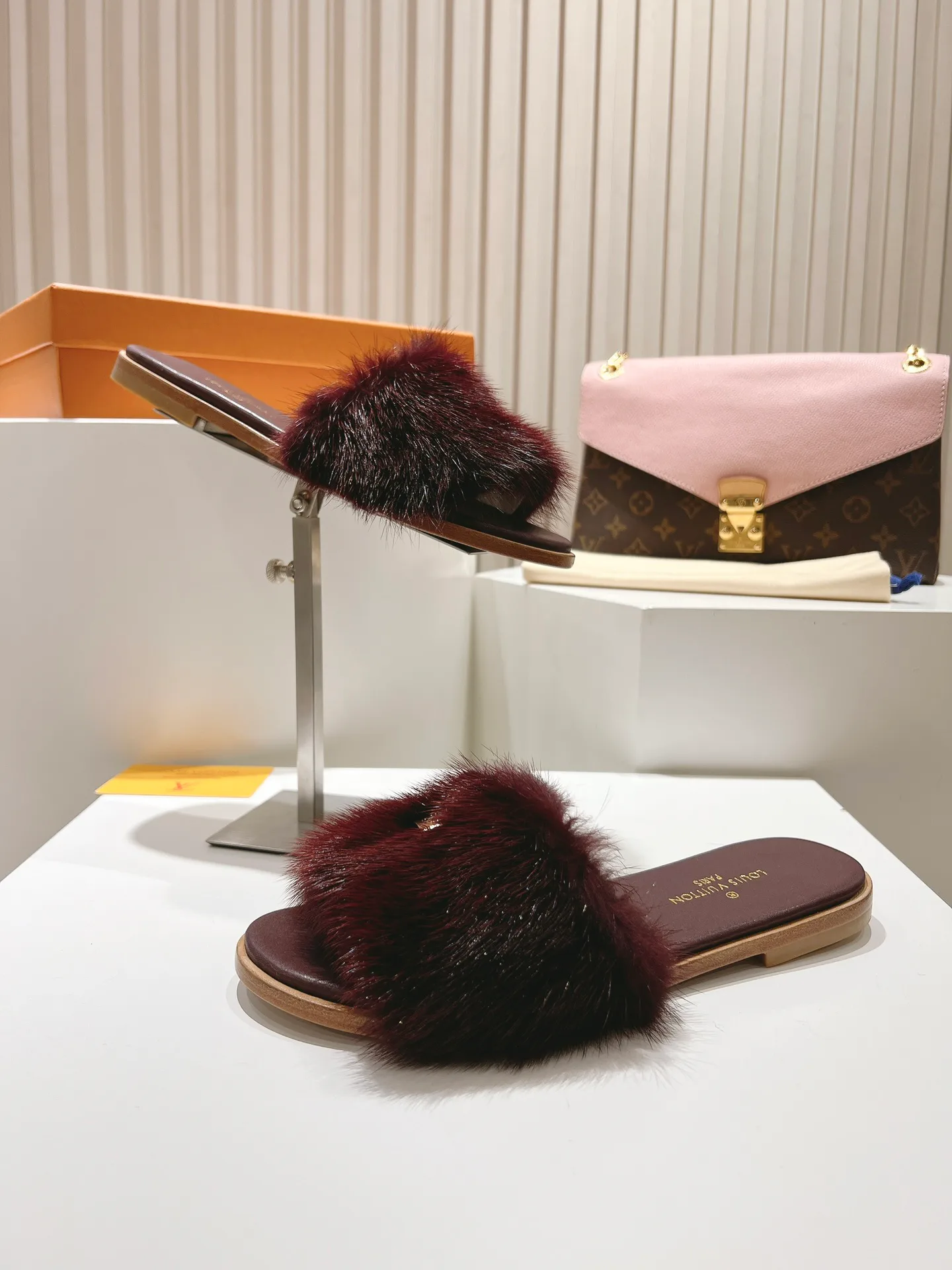 Шлепанцы Женские Louis Vuitton 11190723