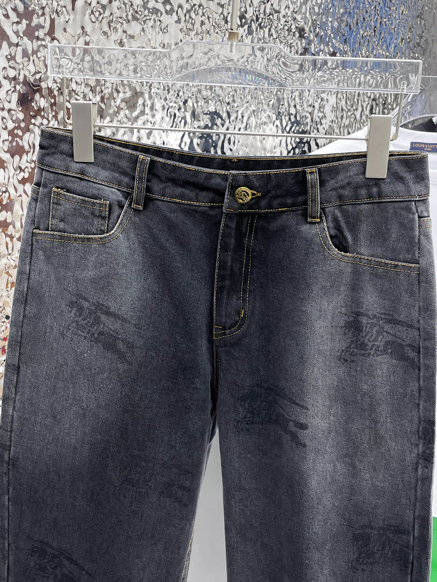 Джинсы Мужские Burberry 18596820