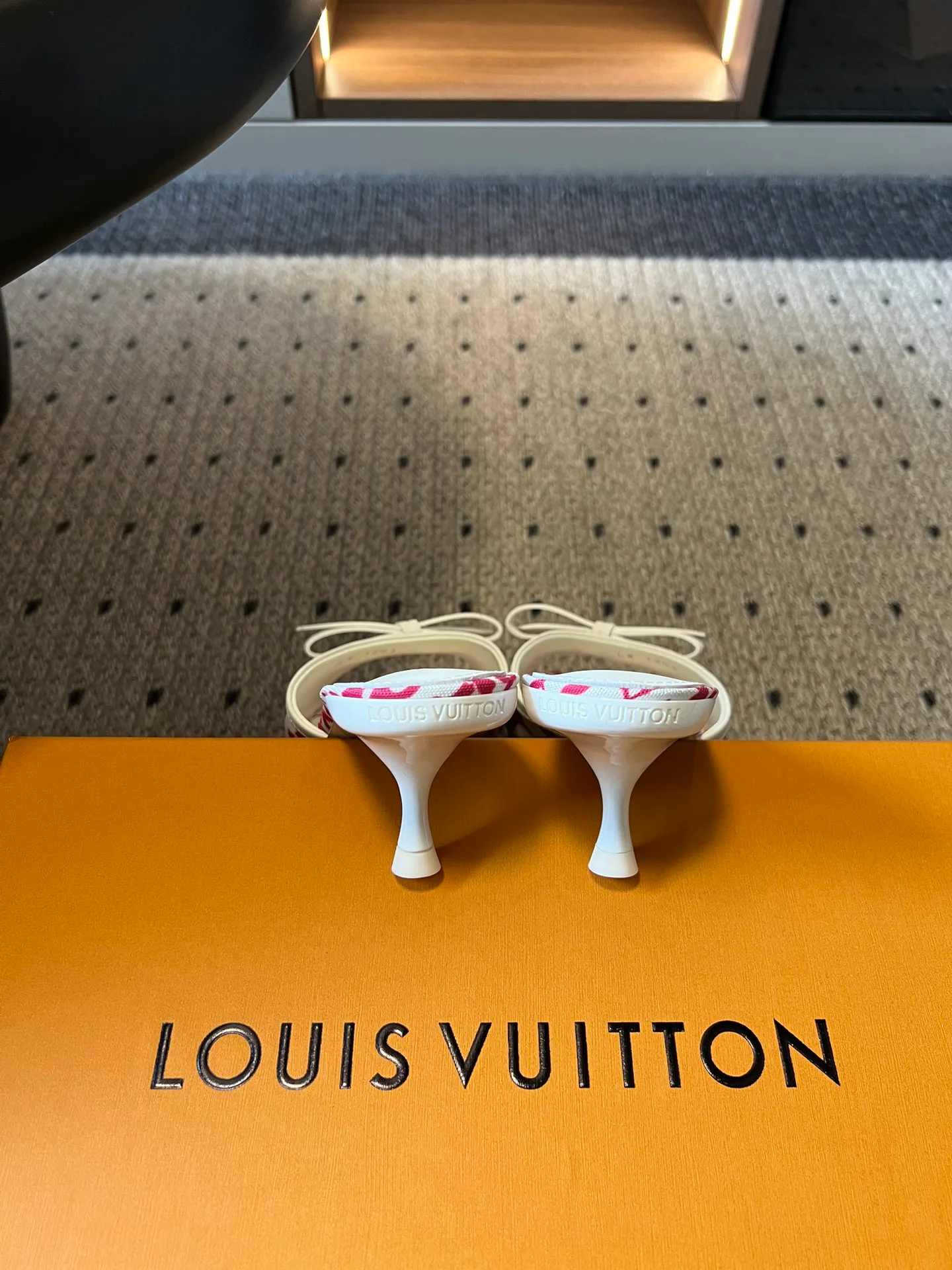 Босоножки Женские Louis Vuitton 12713403
