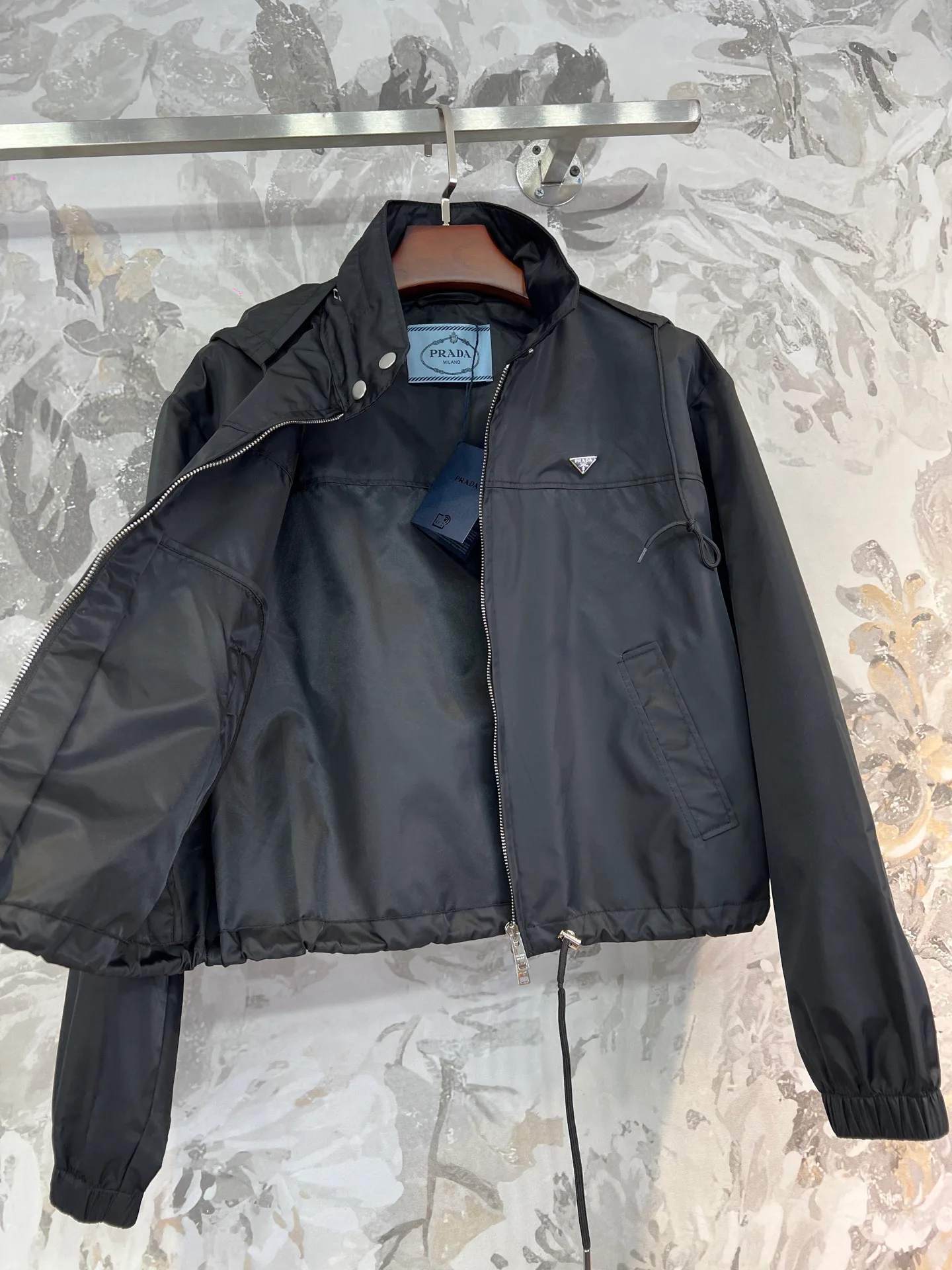 Куртки И Пуховики Женские Prada 18428493