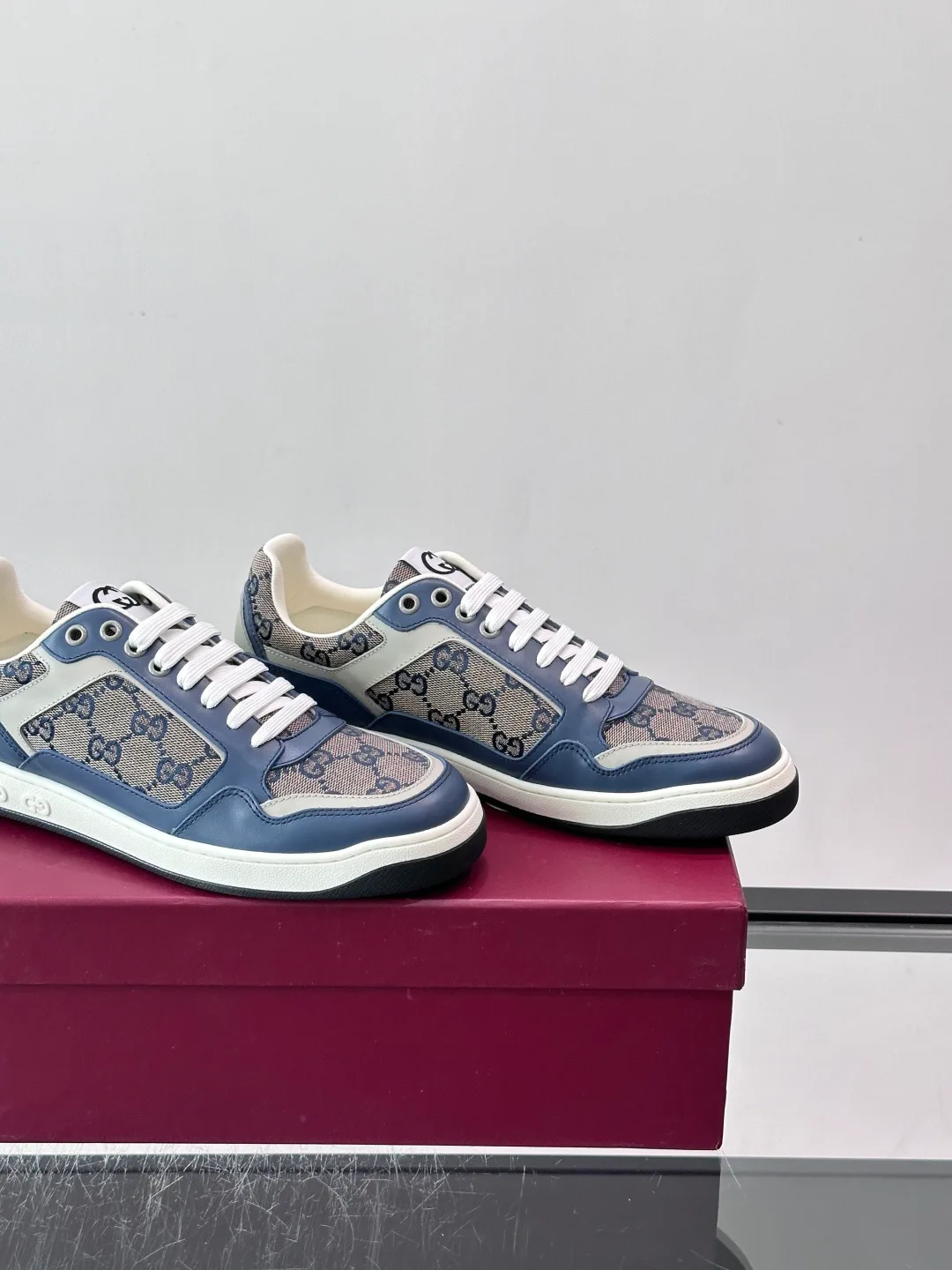 Кроссовки Женские Gucci 18102696