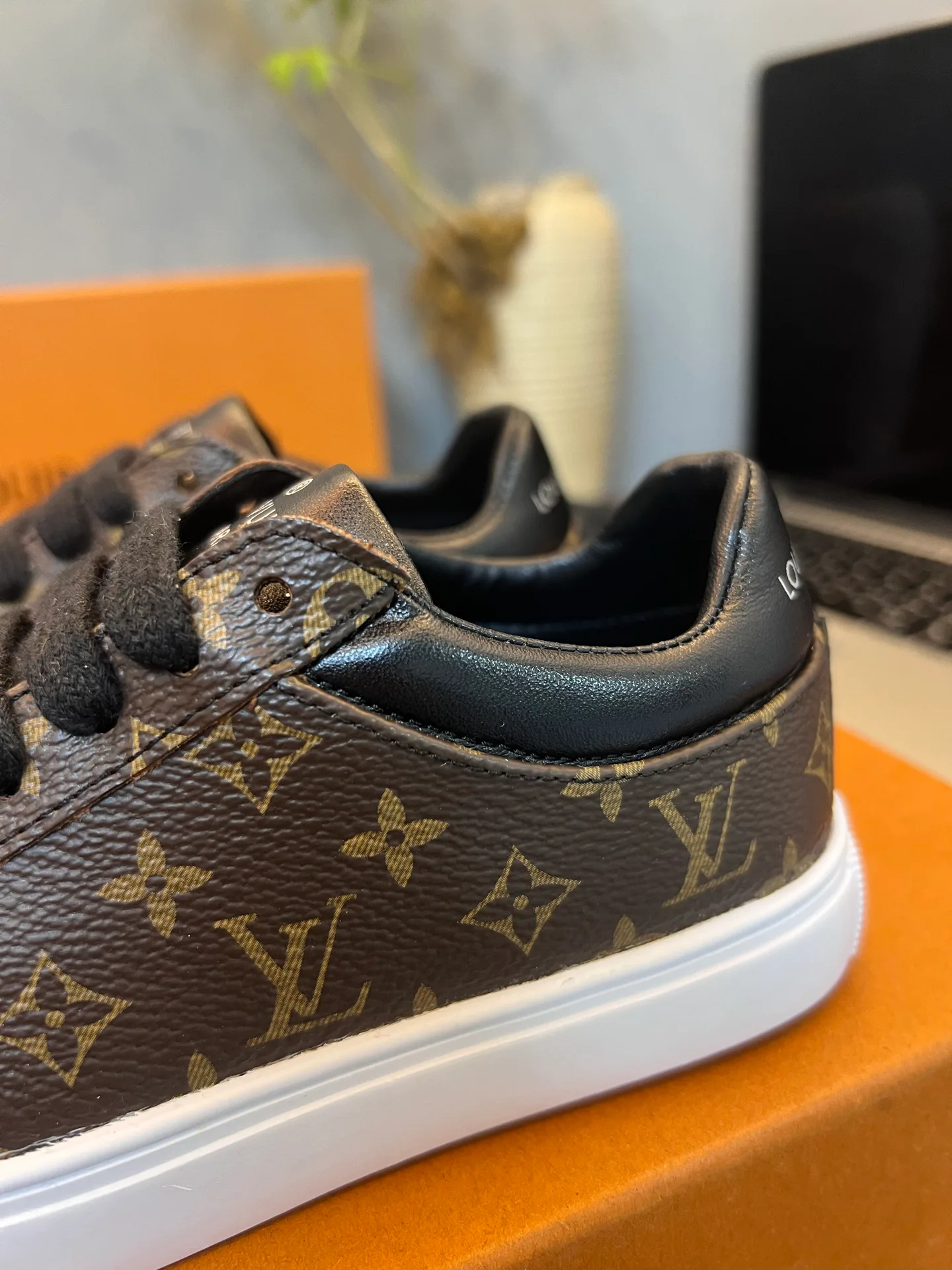 Кроссовки Женские Louis Vuitton 18077535