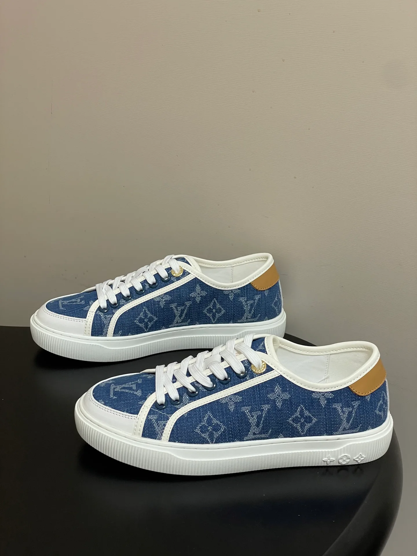 Кроссовки Женские Louis Vuitton 13343881