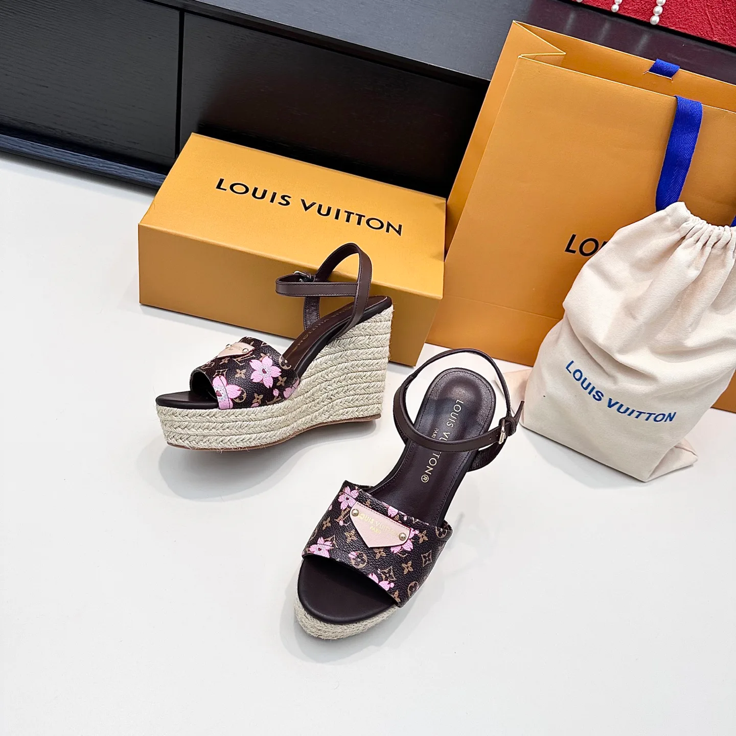 Босоножки Женские Louis Vuitton 11566065