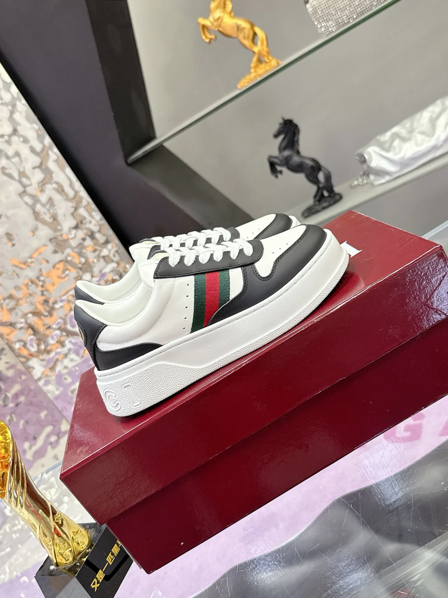 Кроссовки Женские Gucci 5402075