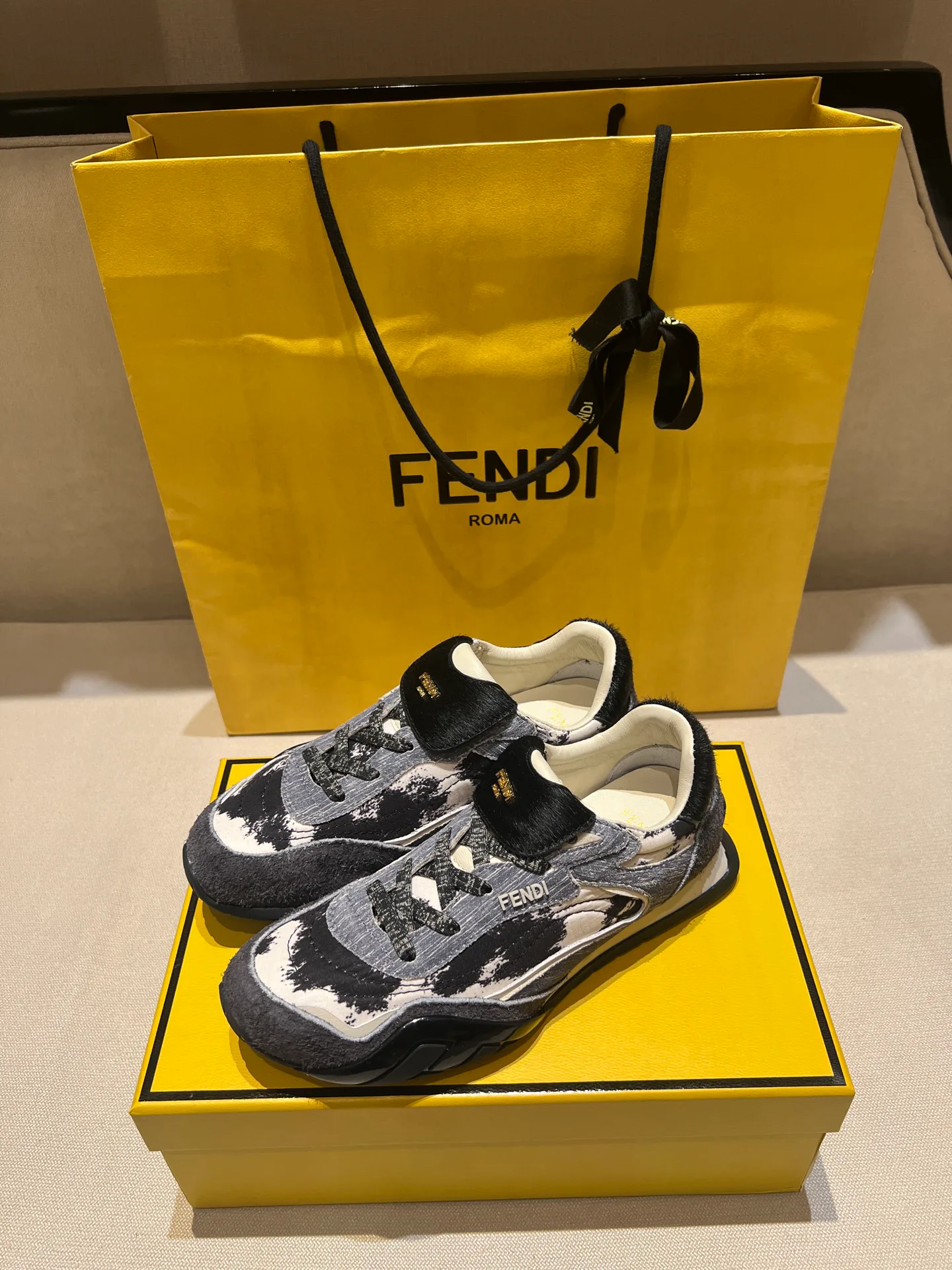 Кроссовки Женские Fendi 18020739