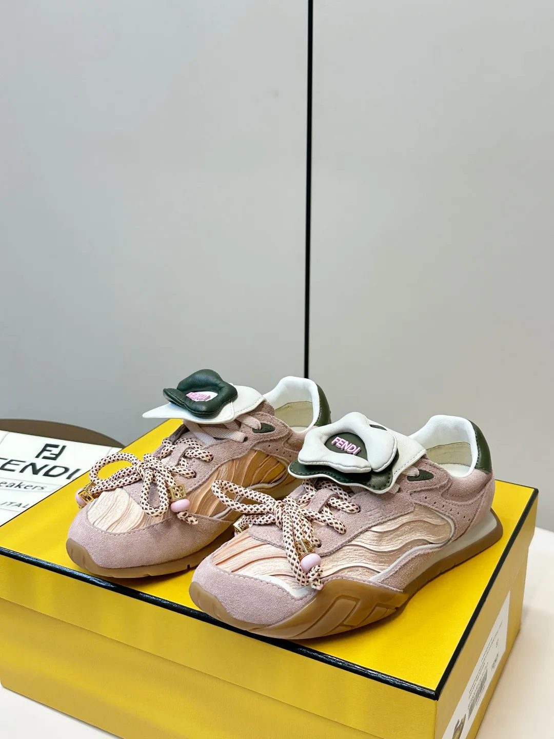 Кроссовки Женские Fendi 12835316