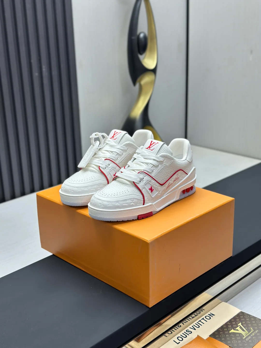 Кроссовки Женские Louis Vuitton 10646373