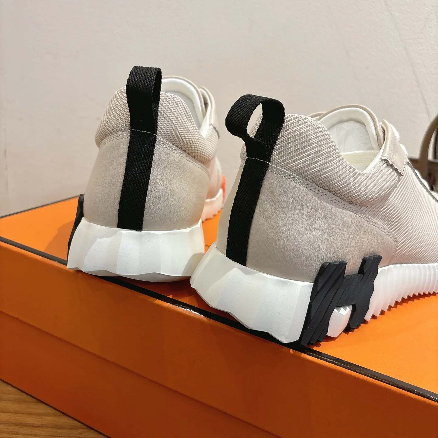 Кроссовки Женские Hermes 9914986