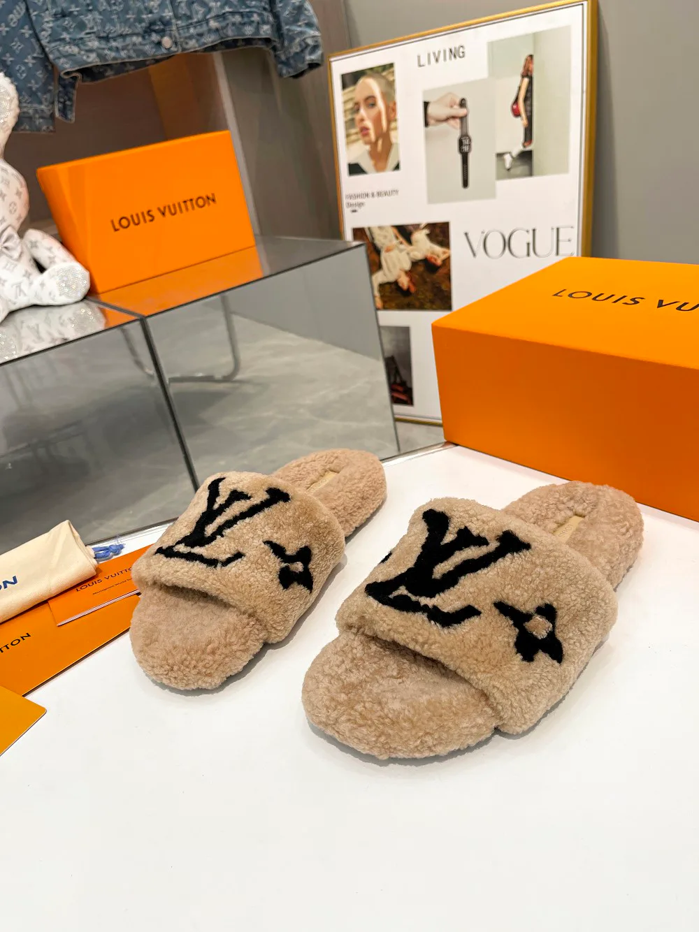 Тапочки Женские Louis Vuitton 18366829
