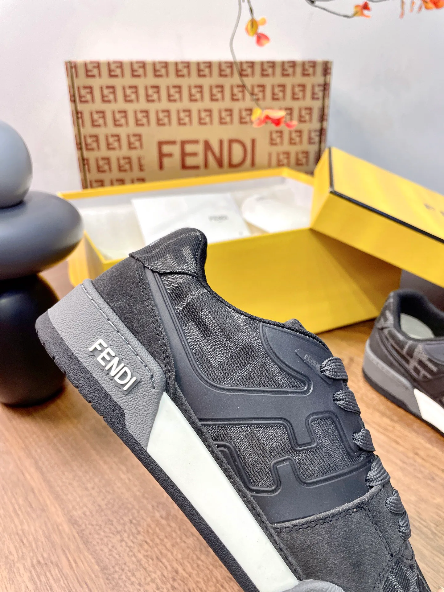 Кроссовки Женские Fendi 17957367