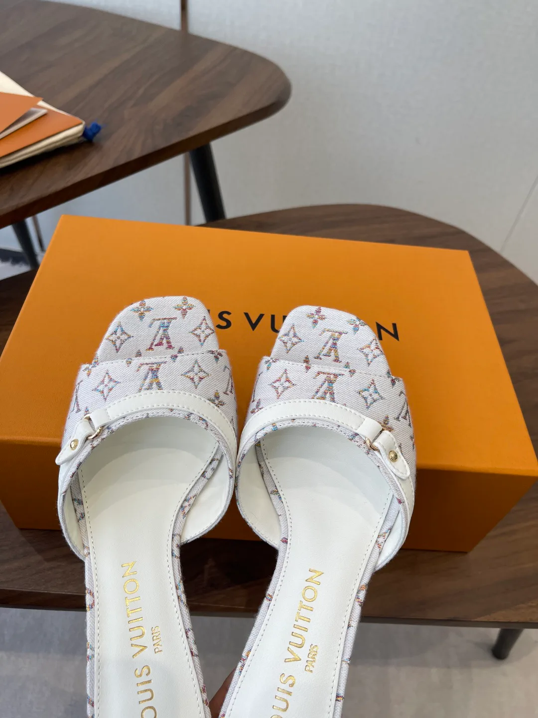 Босоножки Женские Louis Vuitton 12240247