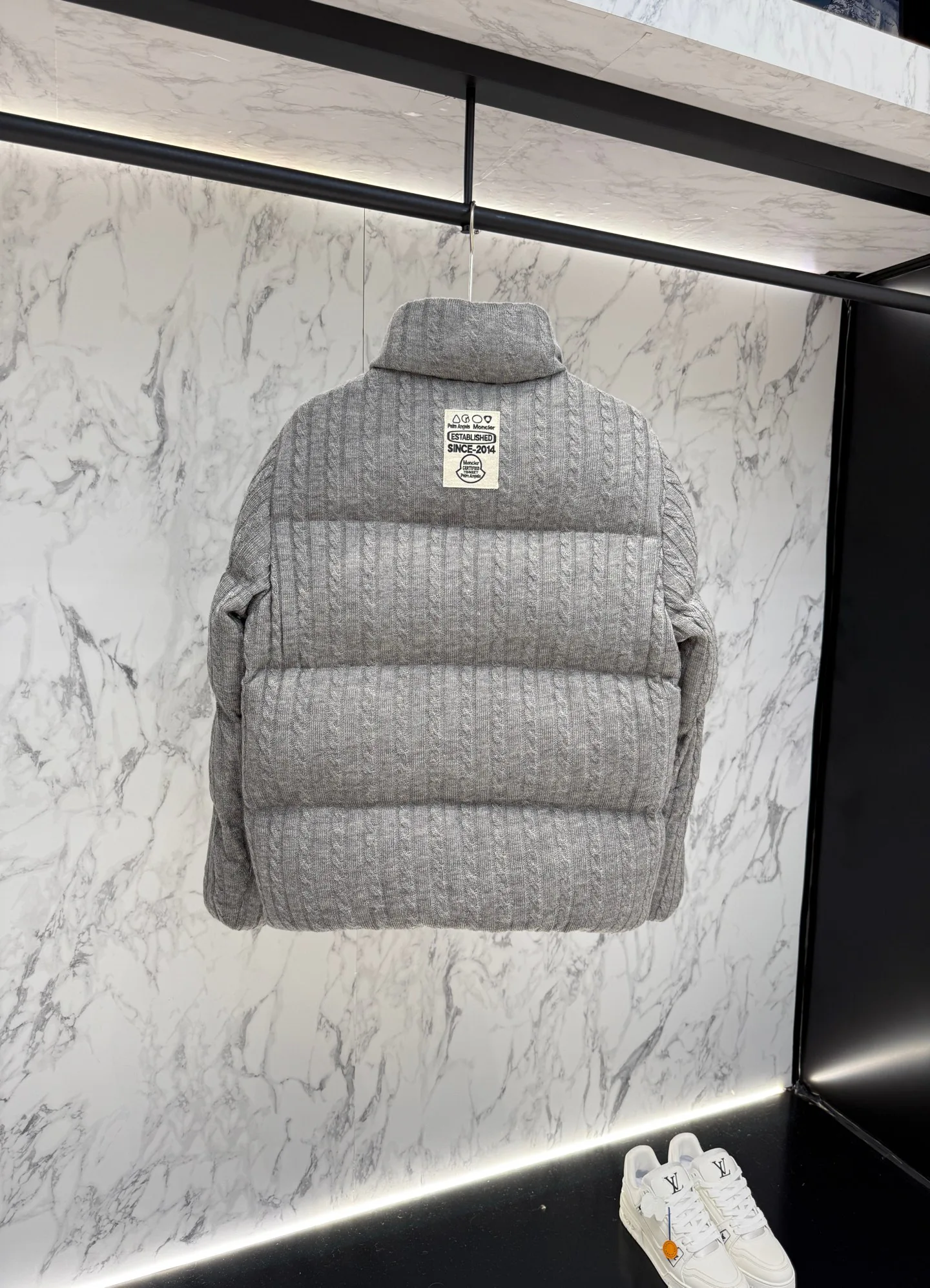 Куртки И Пуховики Мужские Moncler 18188650