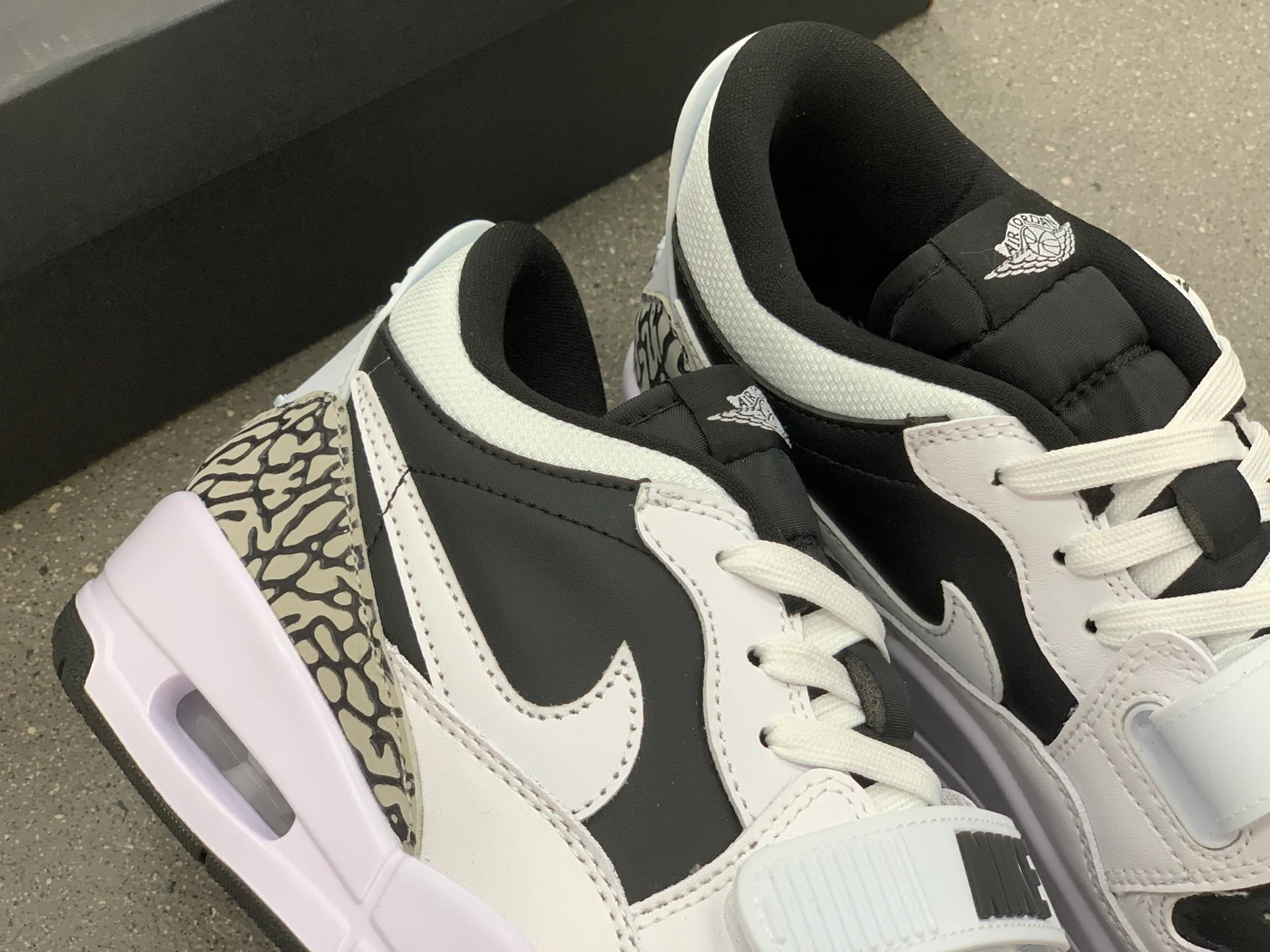 Кроссовки Женские Air Jordan 839905