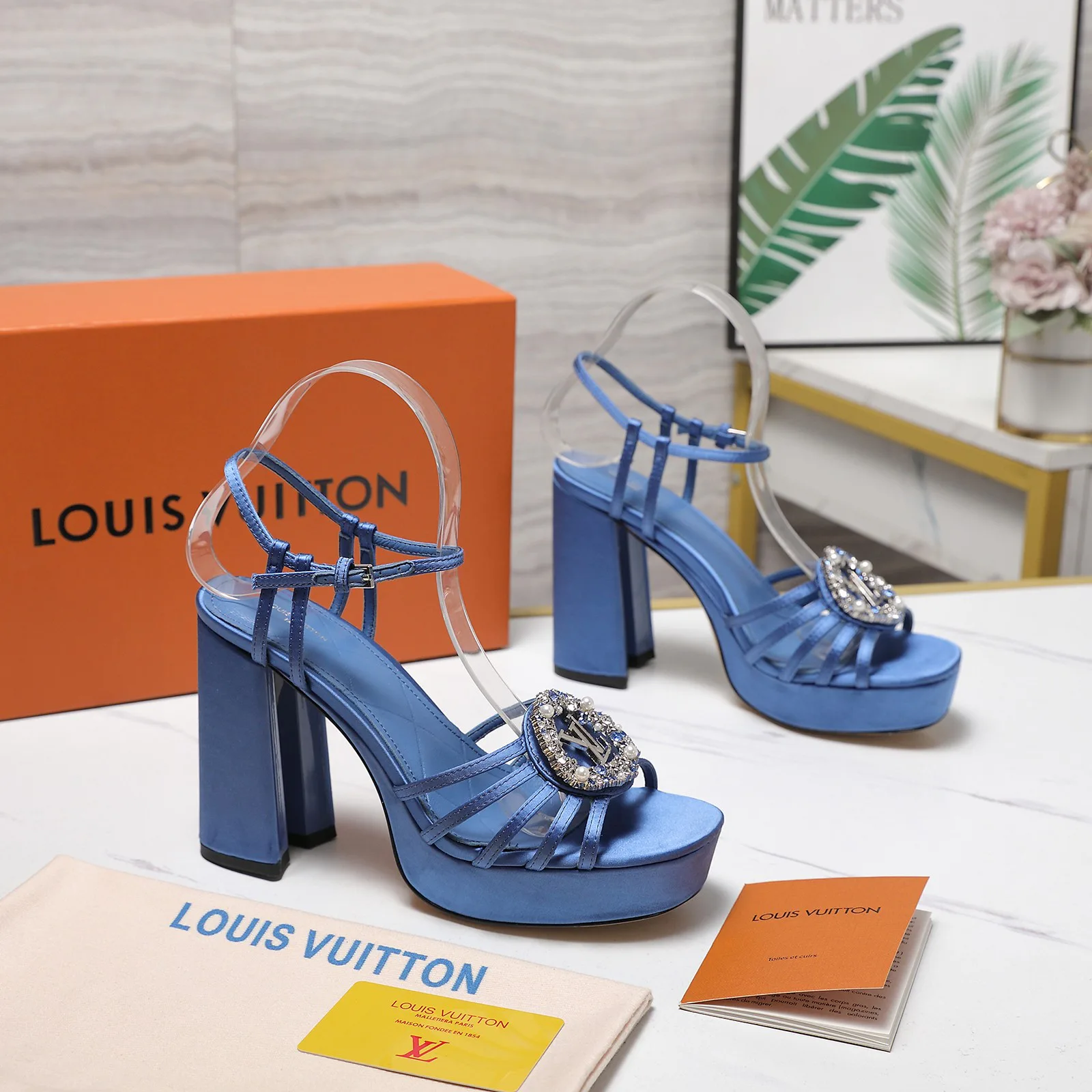 Босоножки Женские Louis Vuitton 10250862