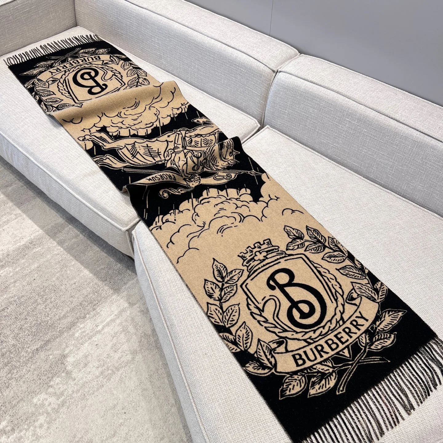Шарфы Burberry 17945487