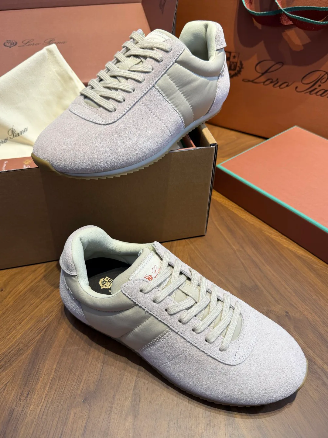 Кроссовки Женские Loro Piana 18468816
