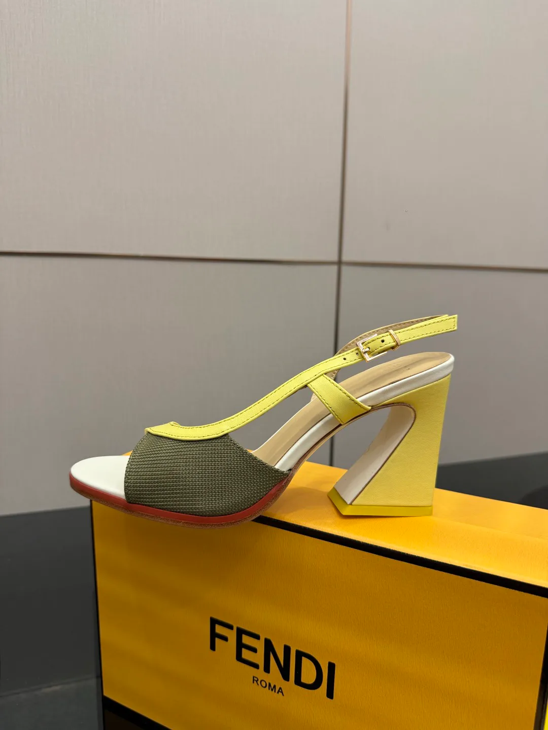 Туфли Женские Fendi 12245156
