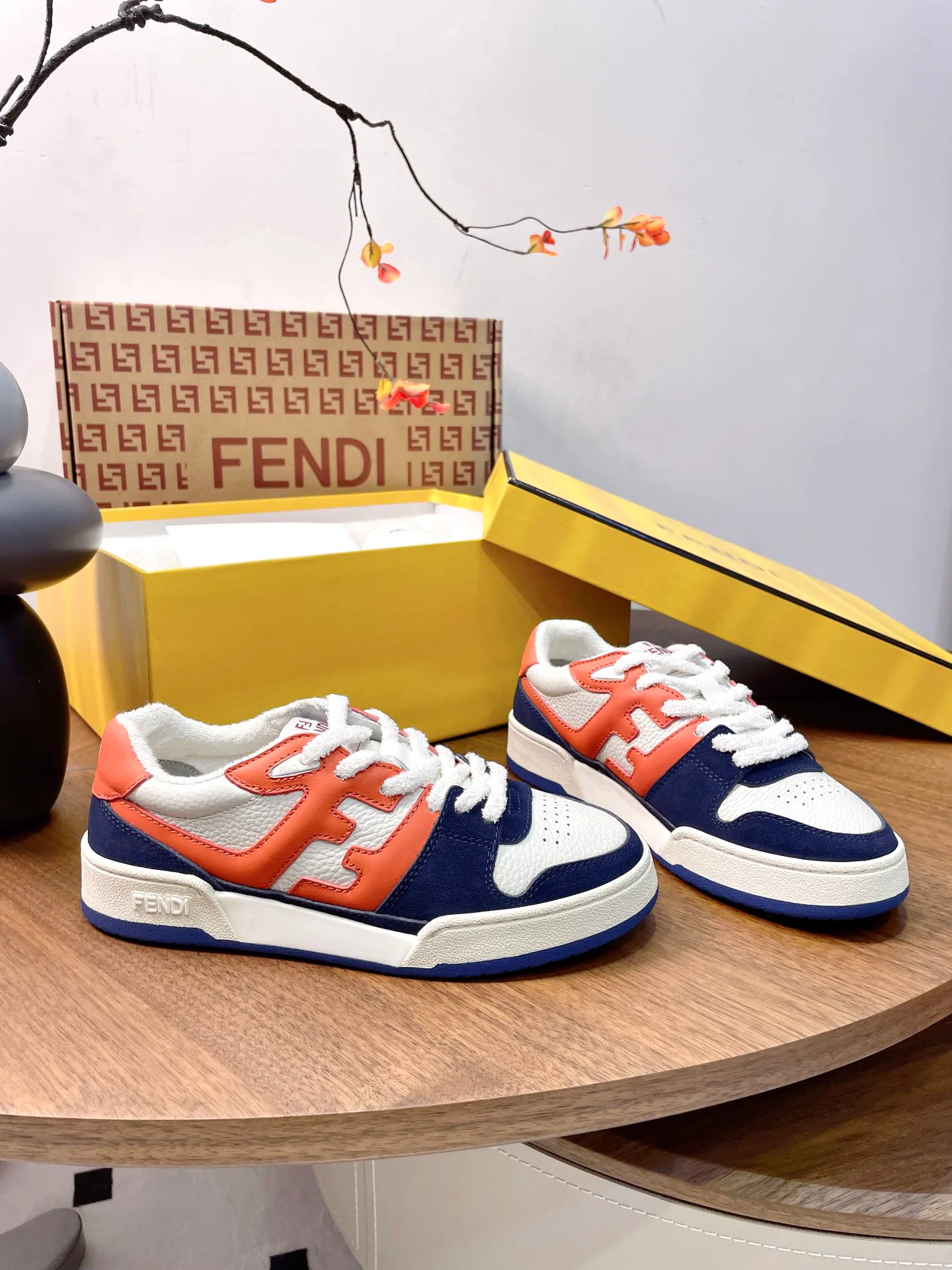 Кроссовки Женские Fendi 17957375