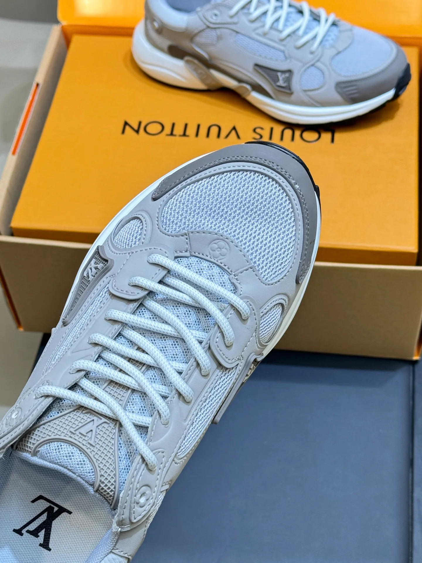 Кроссовки Женские Louis Vuitton 11347077