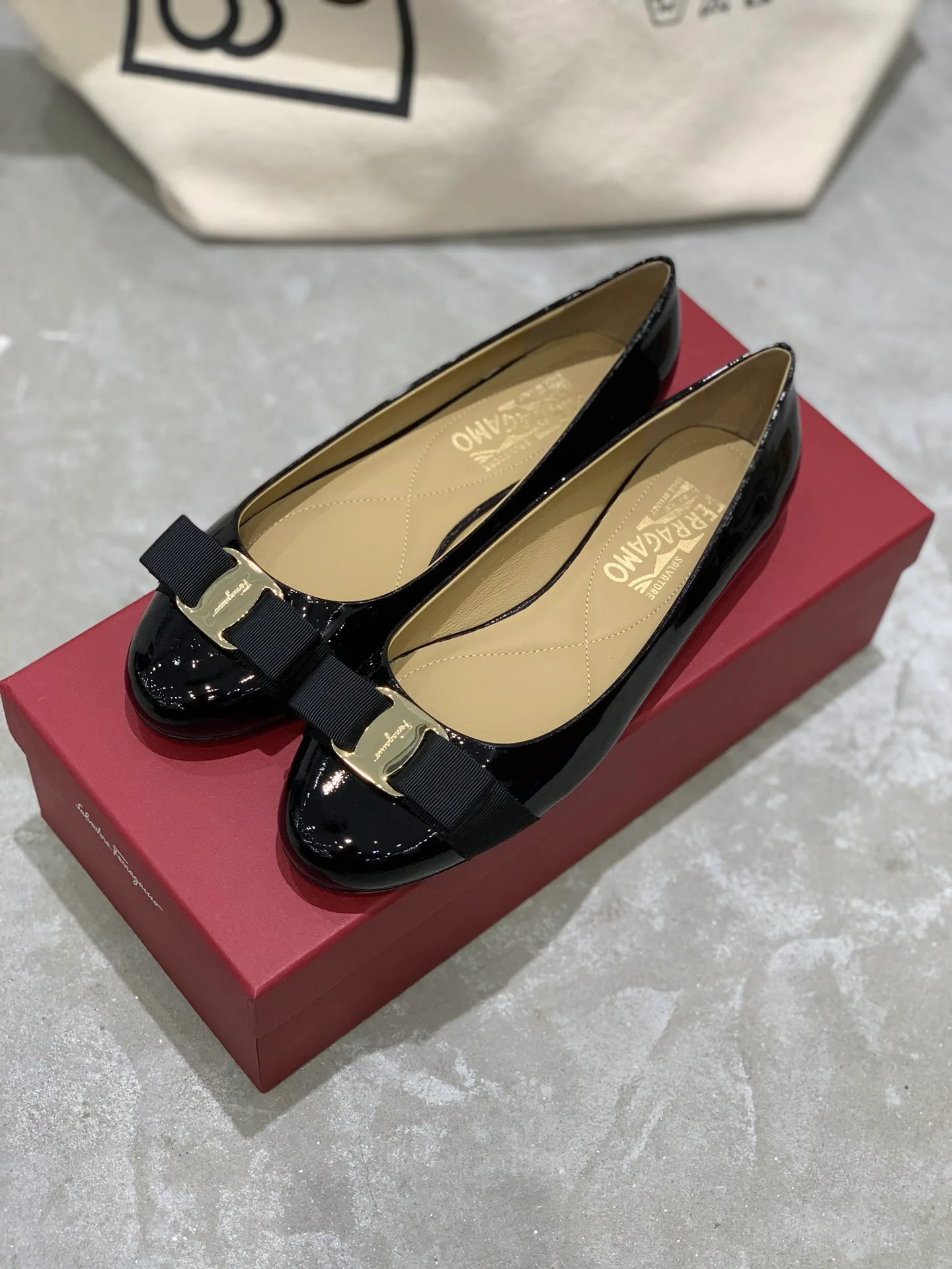 Балетки Женские Salvatore Ferragamo 18340632