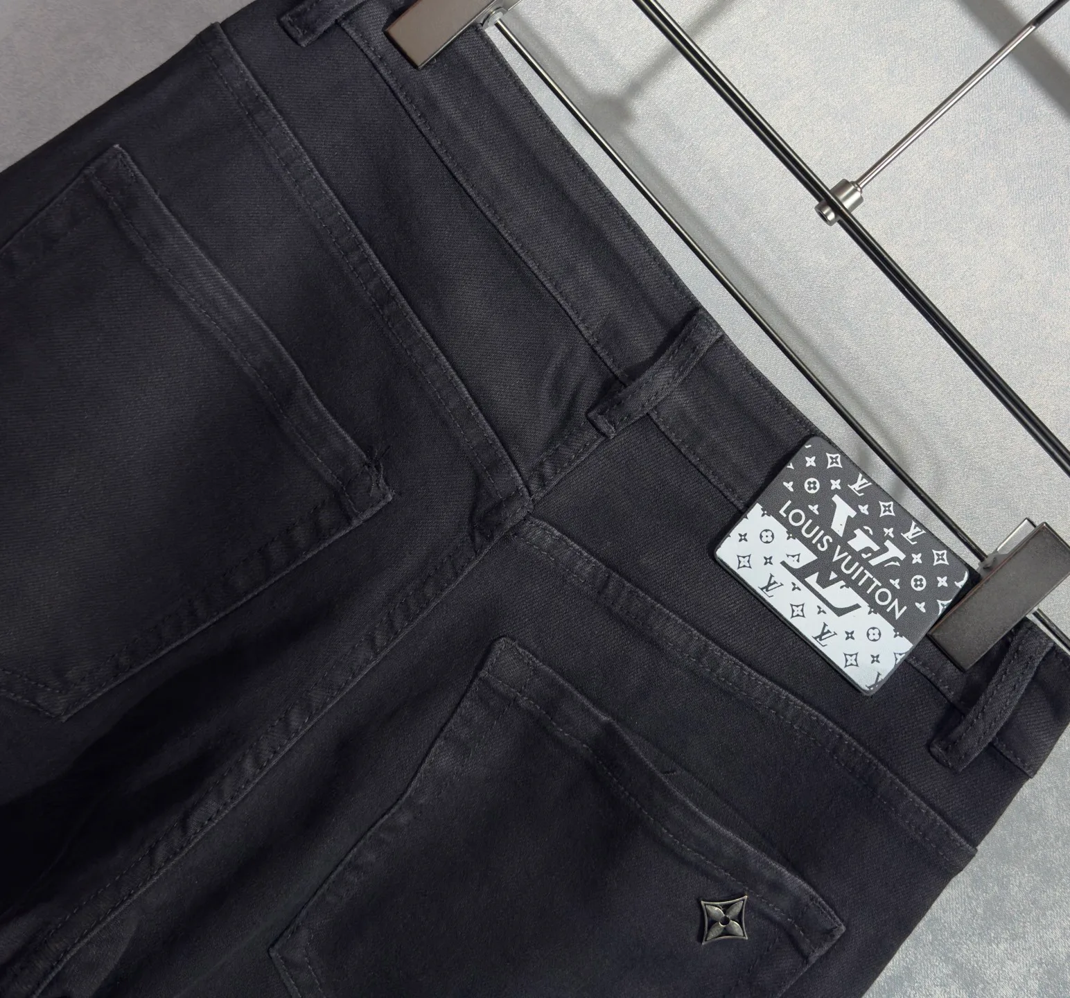 Джинсы Мужские Louis Vuitton 18098360