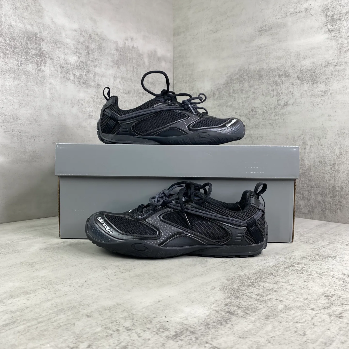 Кроссовки Женские Balenciaga 13193946