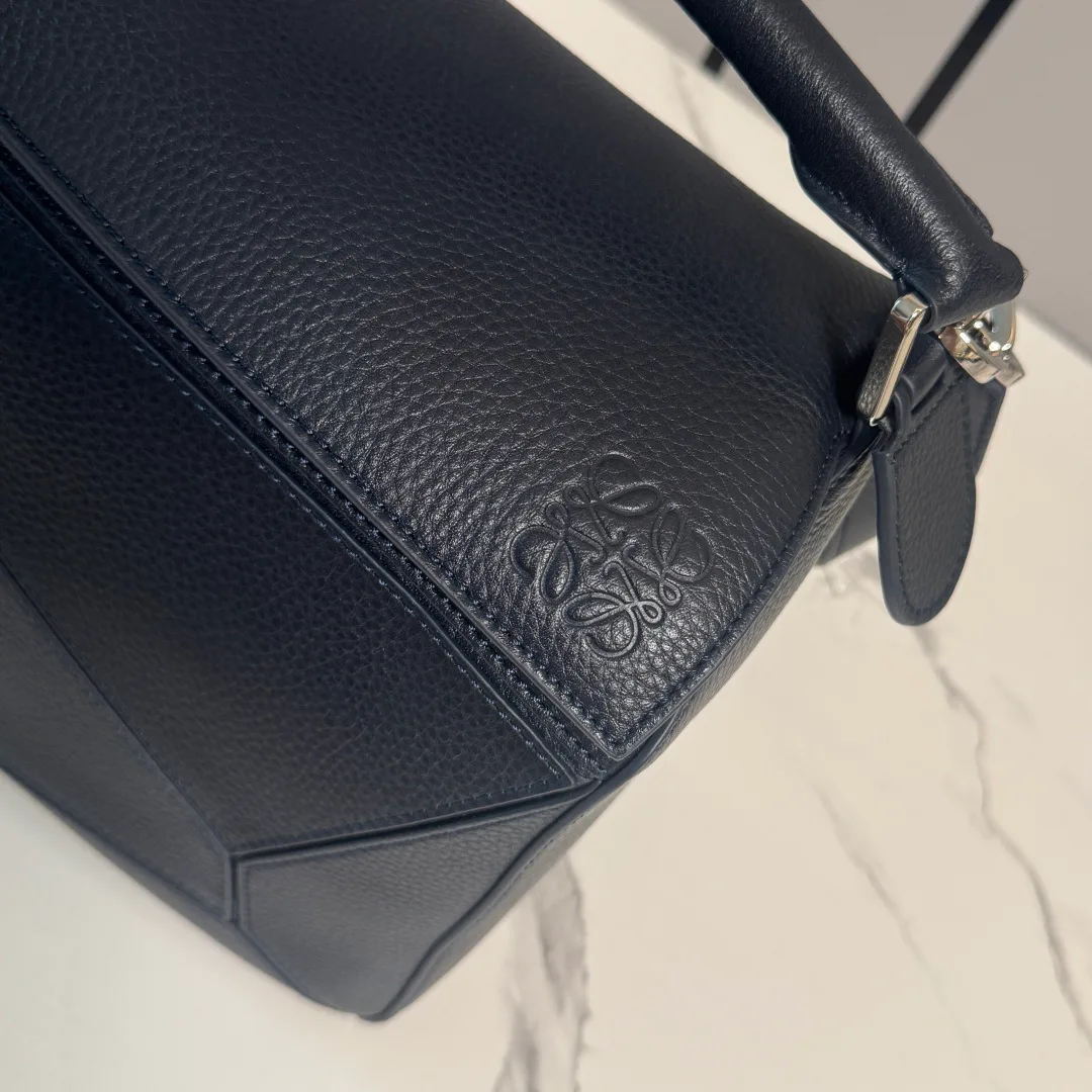 Классические Сумки Женские Loewe 18030341