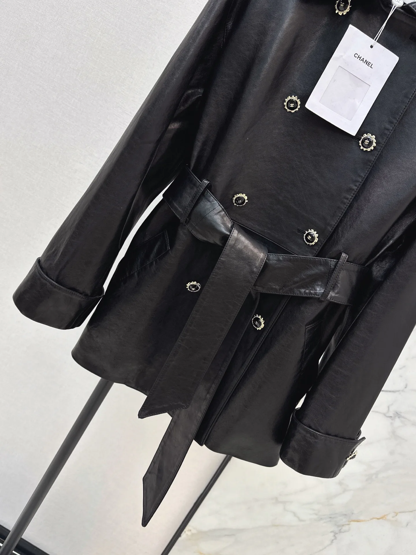 Кожаные Куртки И Дублёнки Женские Chanel 18253120
