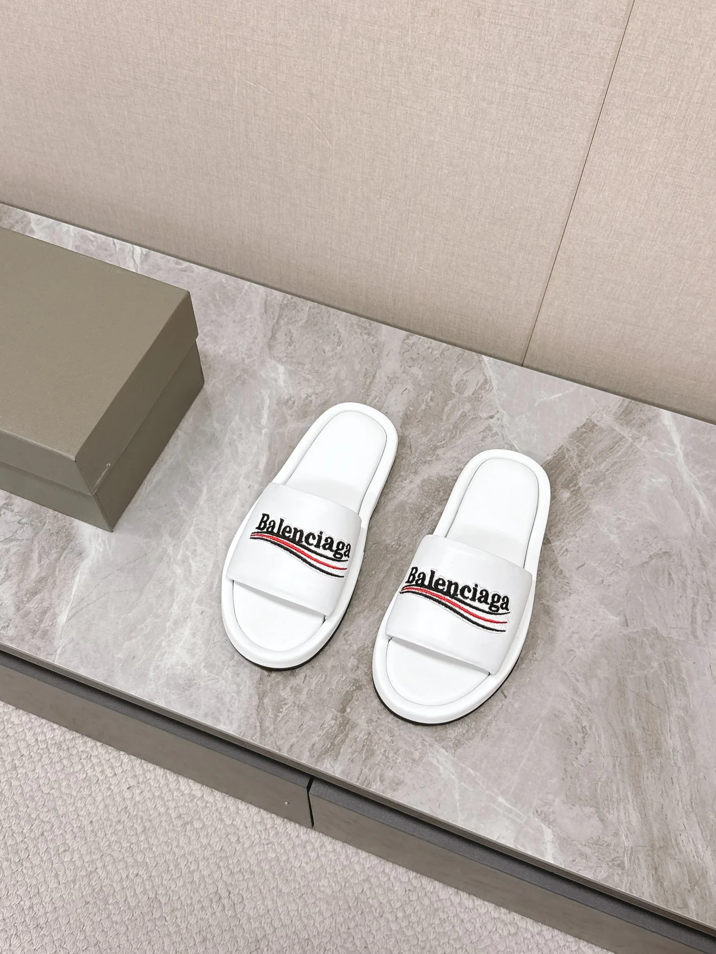 Шлепанцы Женские Balenciaga 22131