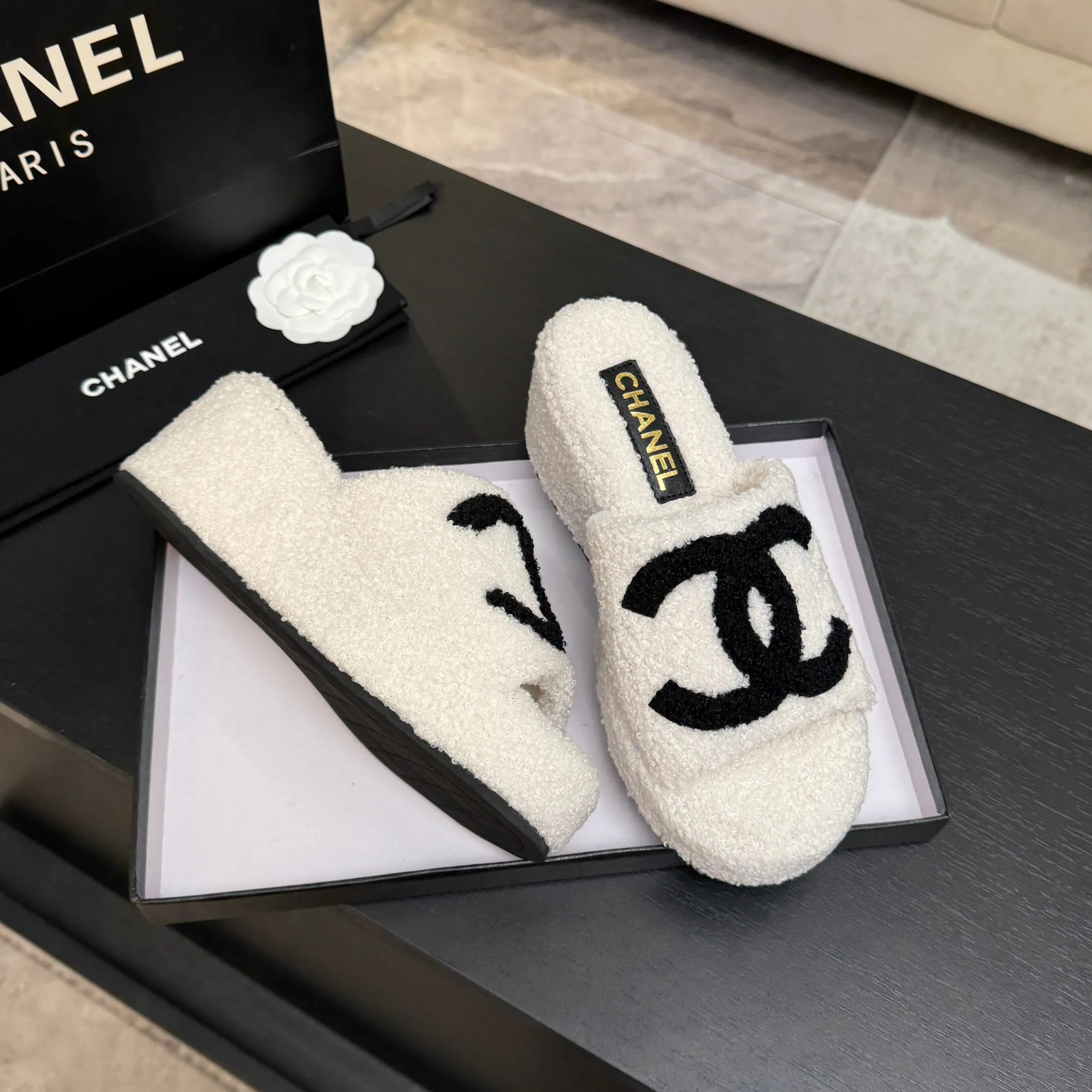 Тапочки Женские Chanel 18500996