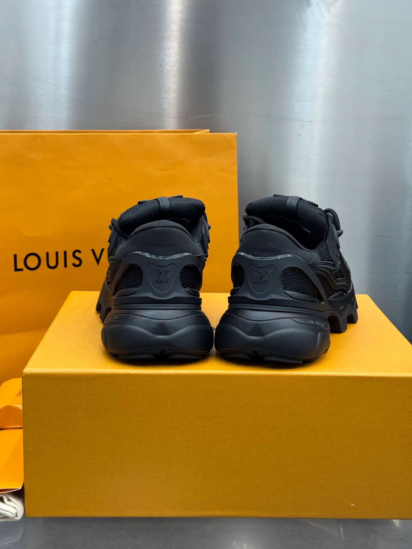 Кроссовки Женские Louis Vuitton 18202602