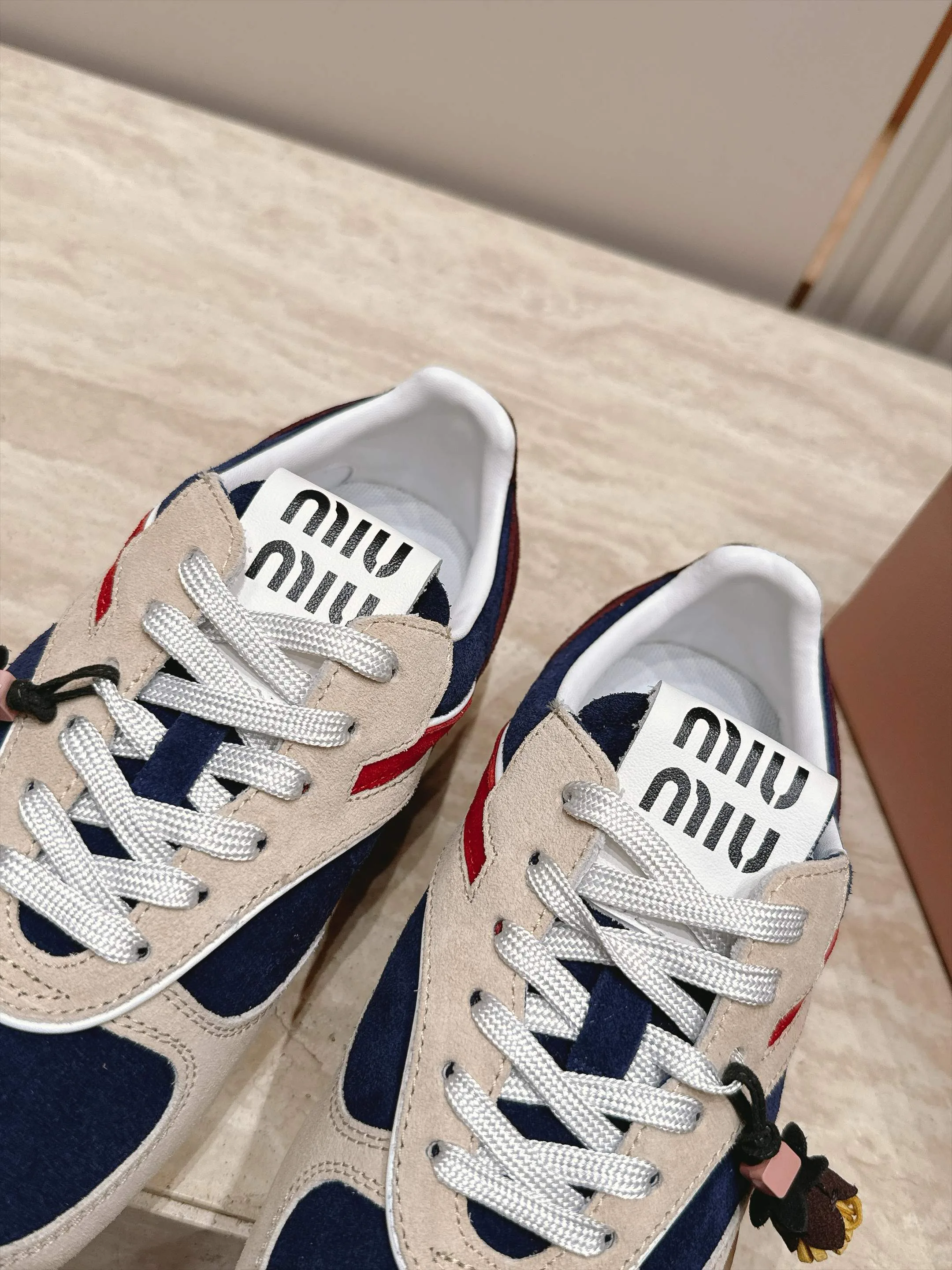 Кроссовки Женские Miu Miu 18436559