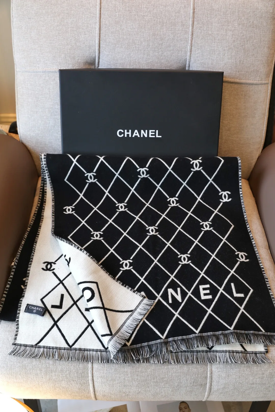 Шарфы Chanel 17885960