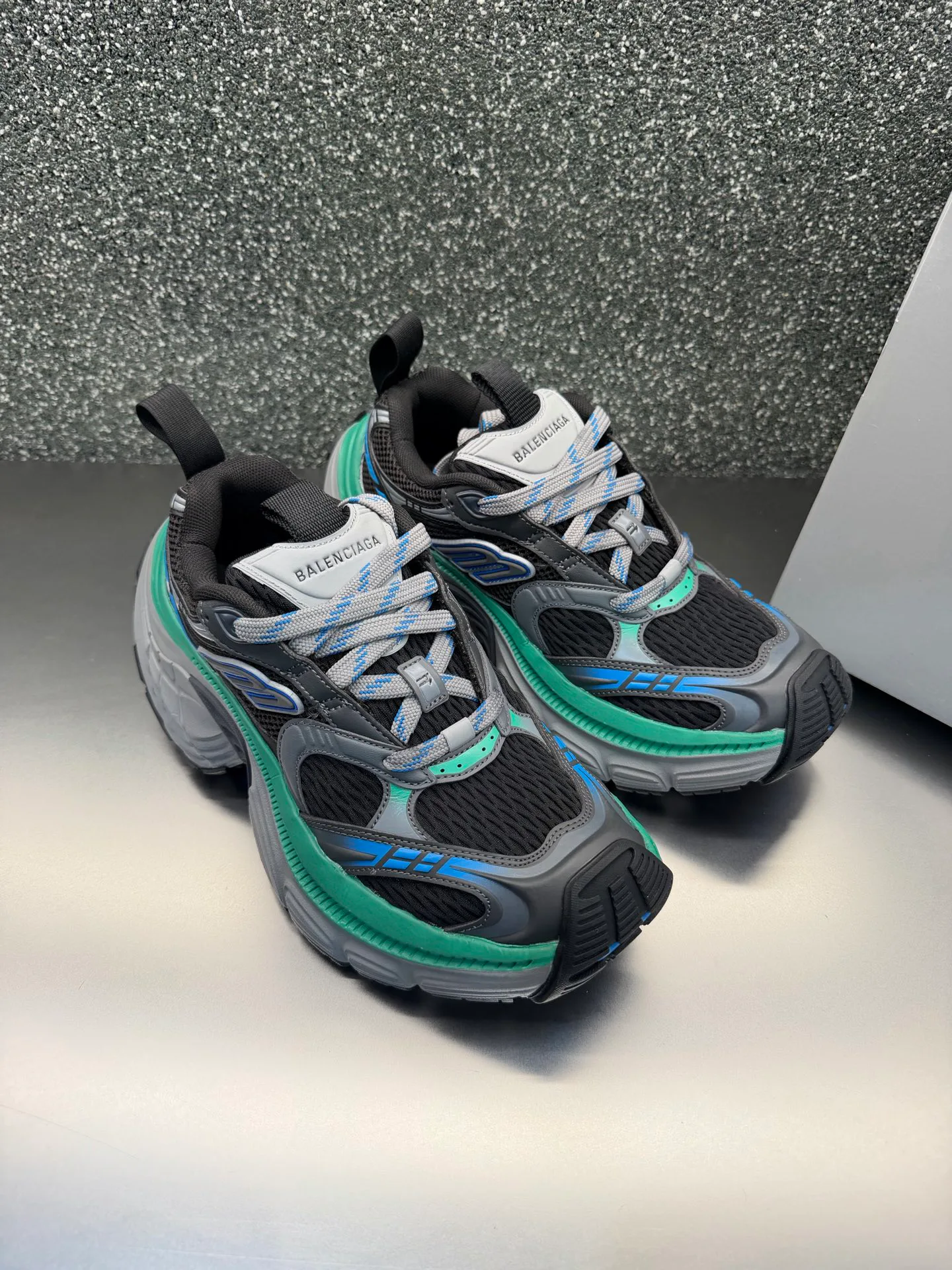 Кроссовки Женские Balenciaga 11704845