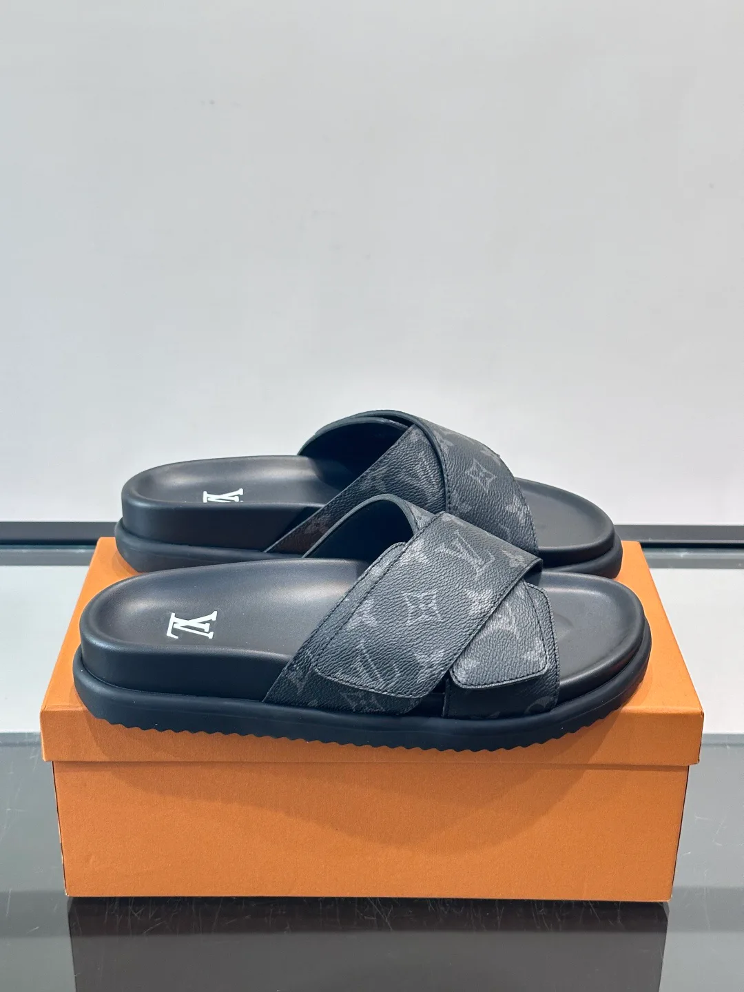 Шлепанцы Мужские Louis Vuitton 13353088