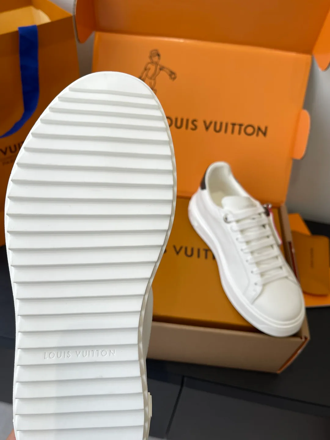 Кроссовки Женские Louis Vuitton 19613680