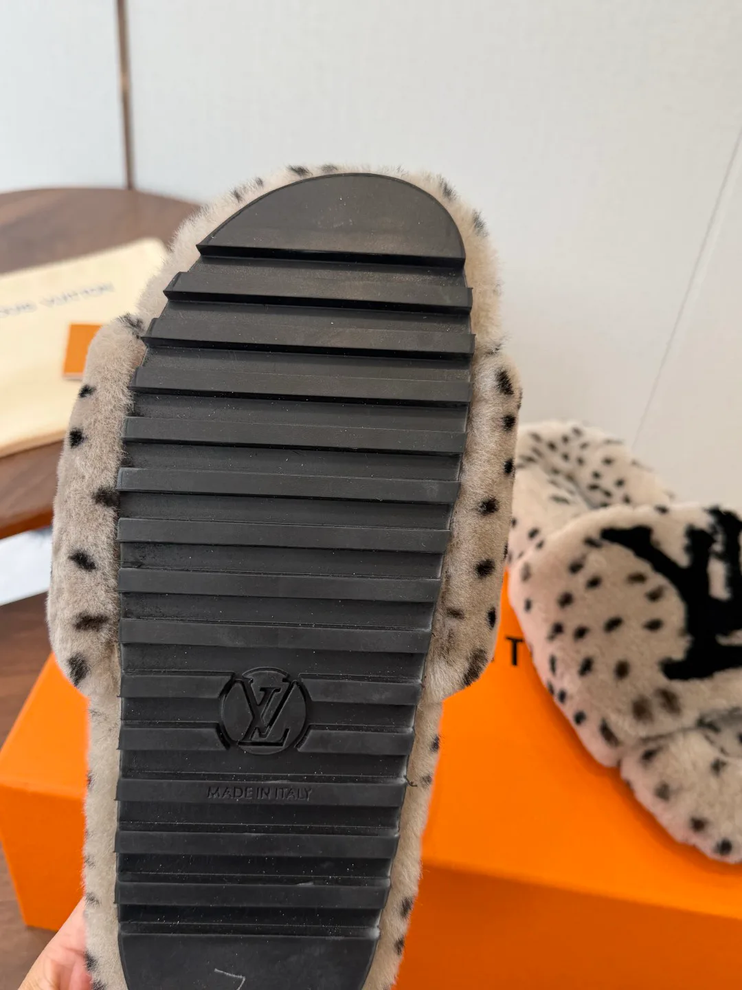 Тапочки Женские Louis Vuitton 18182967