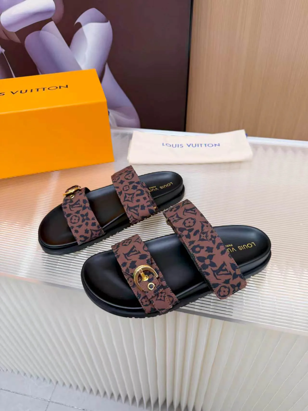 Шлепанцы Женские Louis Vuitton 11633024