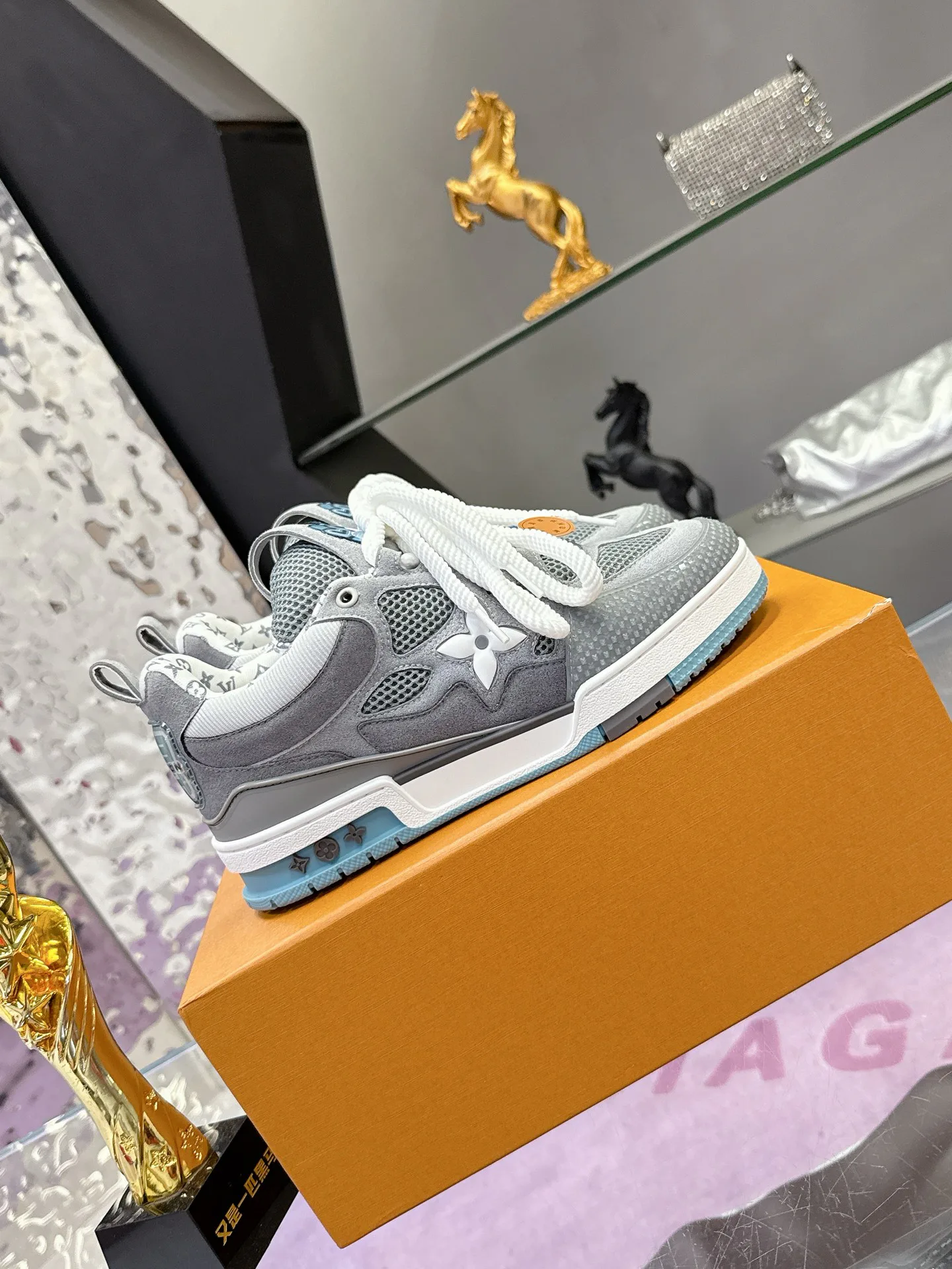 Кроссовки Женские Louis Vuitton 1874711