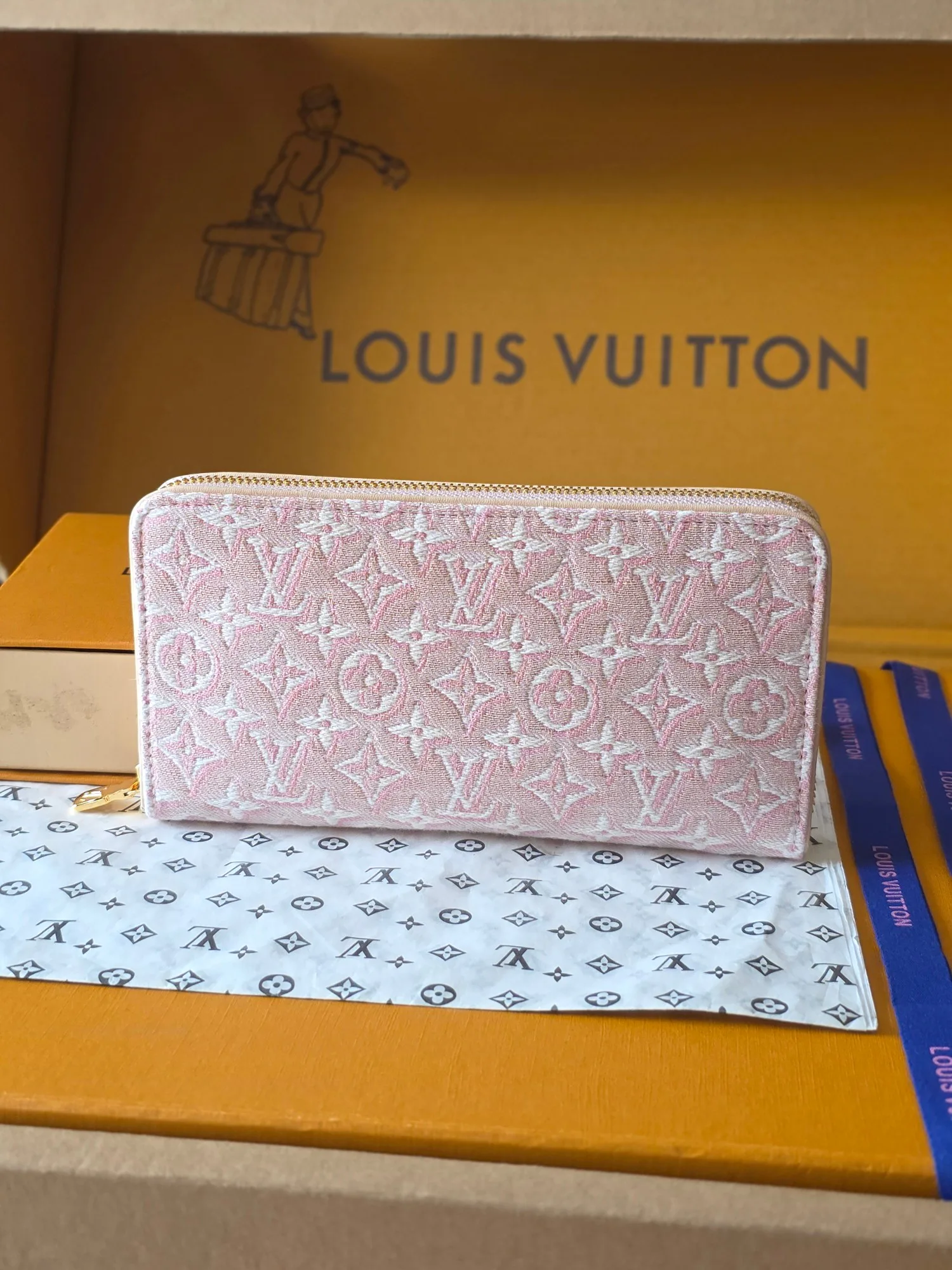 Клатчи Женские Louis Vuitton 18391185
