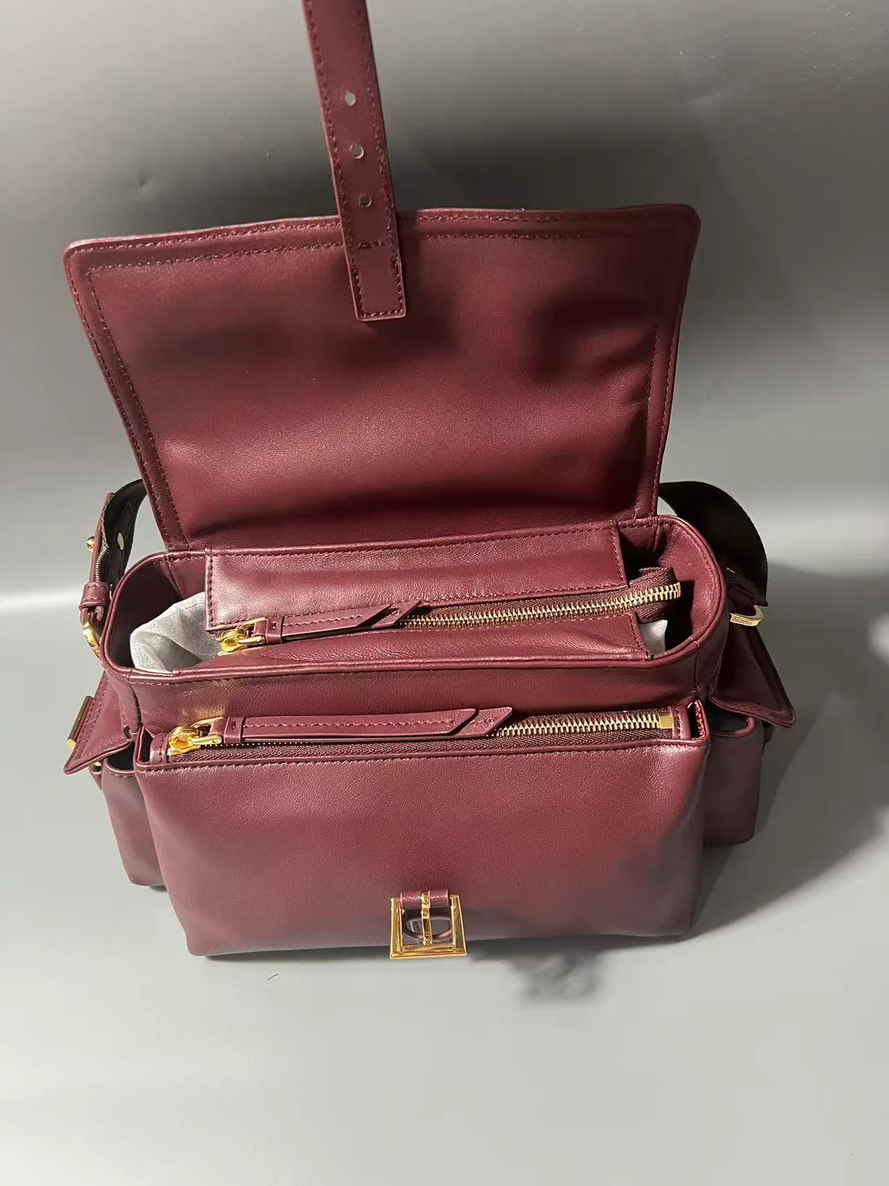 Сумки На Ремне Женские Prada 5494139