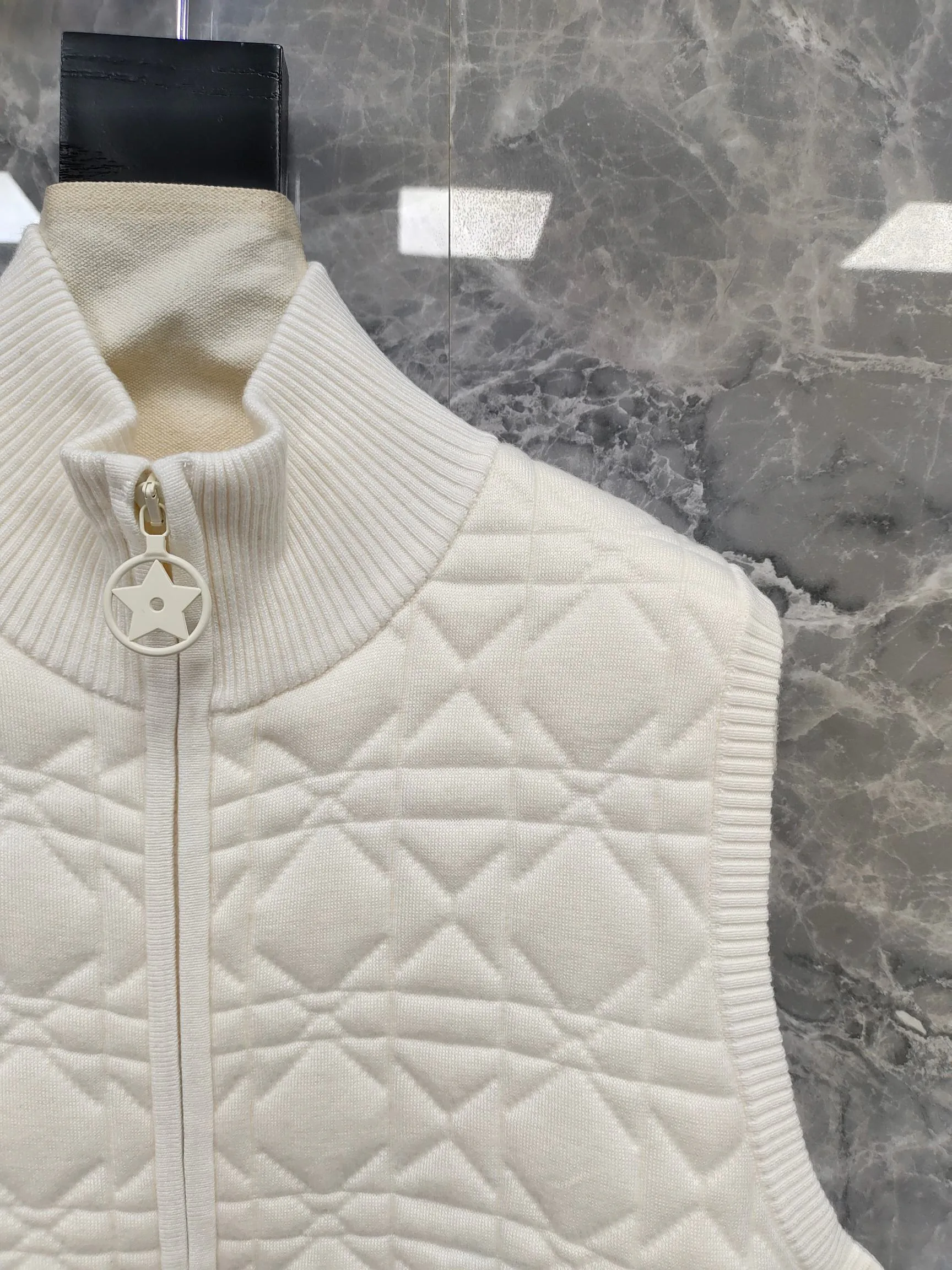 Жилеты Женские Christian Dior 17954009