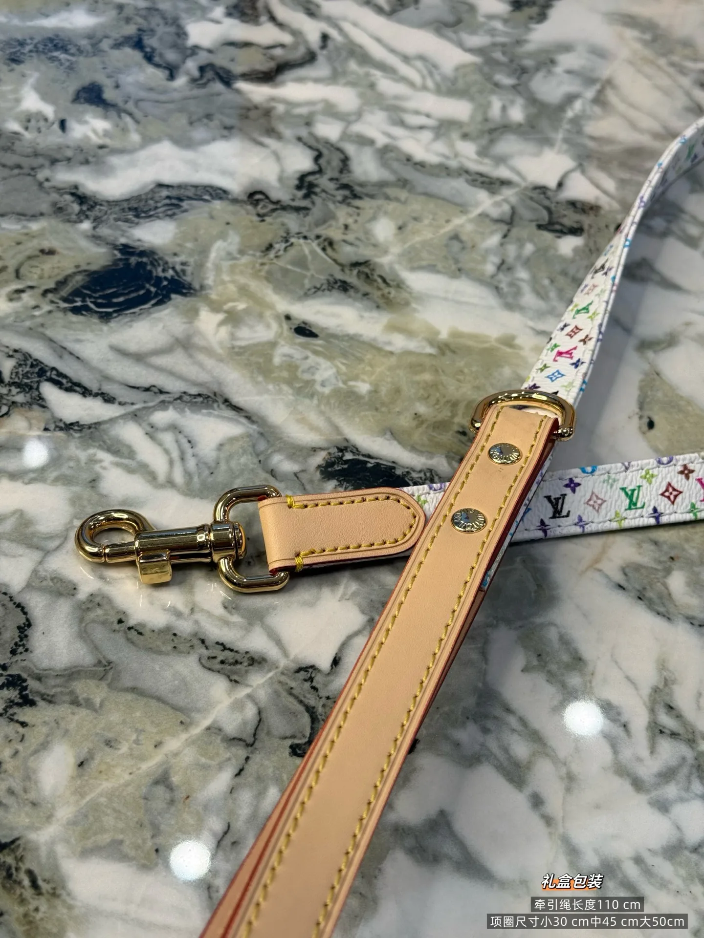 Текстиль Louis Vuitton 11888359