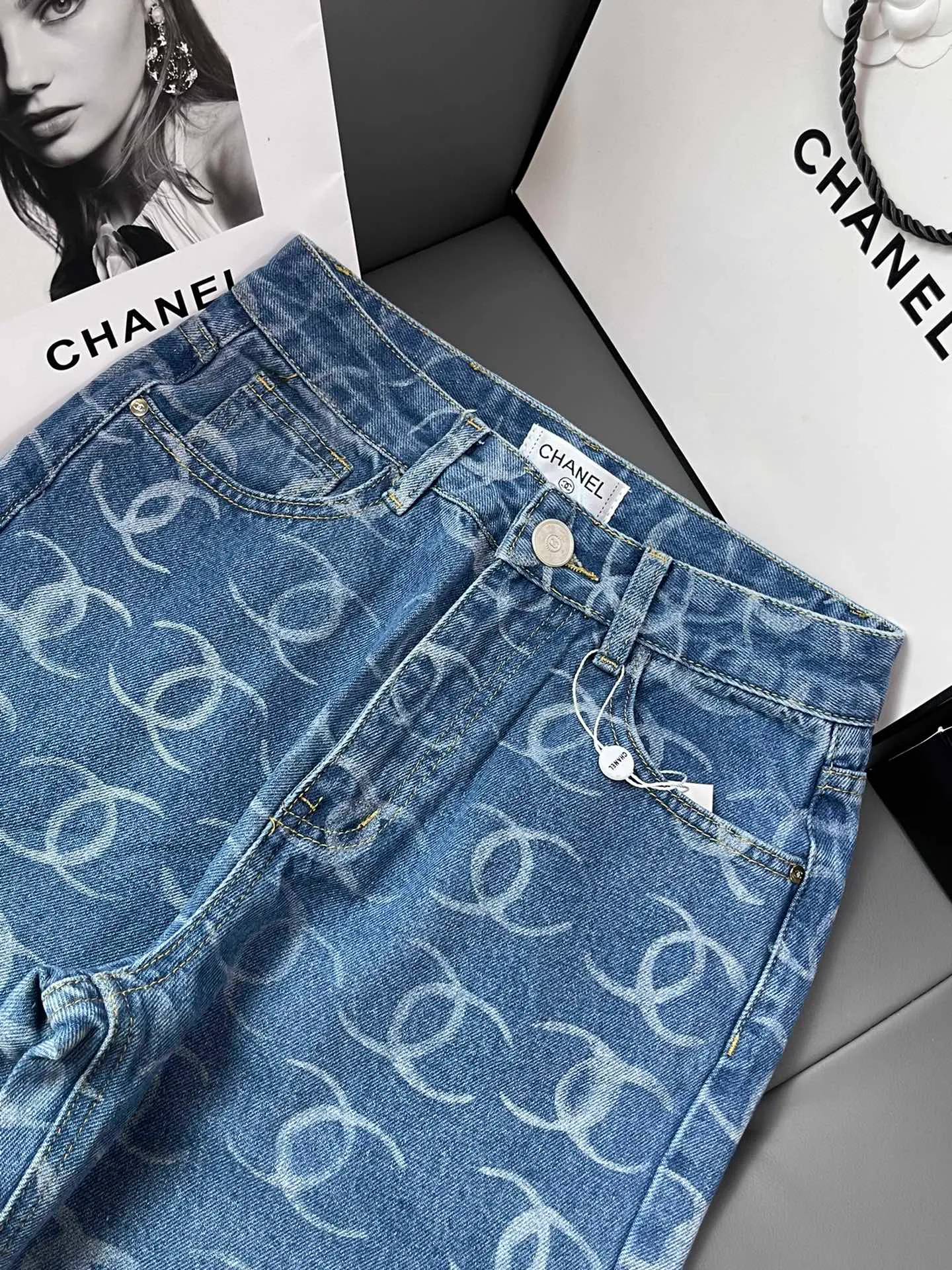 Джинсы Женские Chanel 17954537