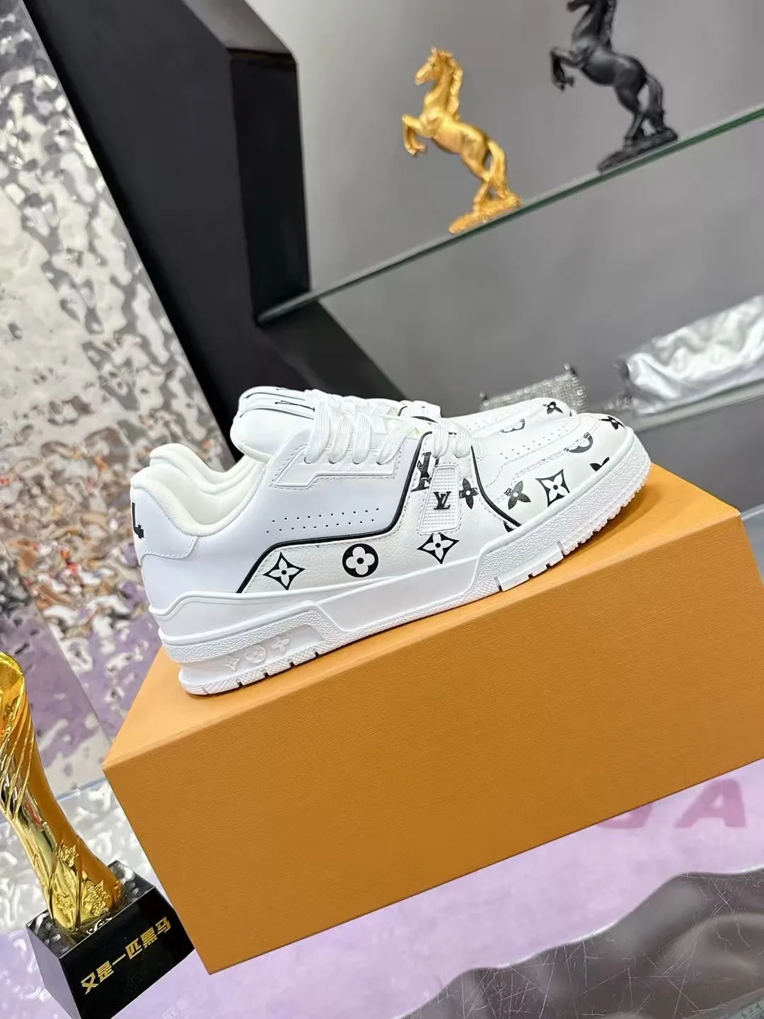 Кроссовки Женские Louis Vuitton 1894730