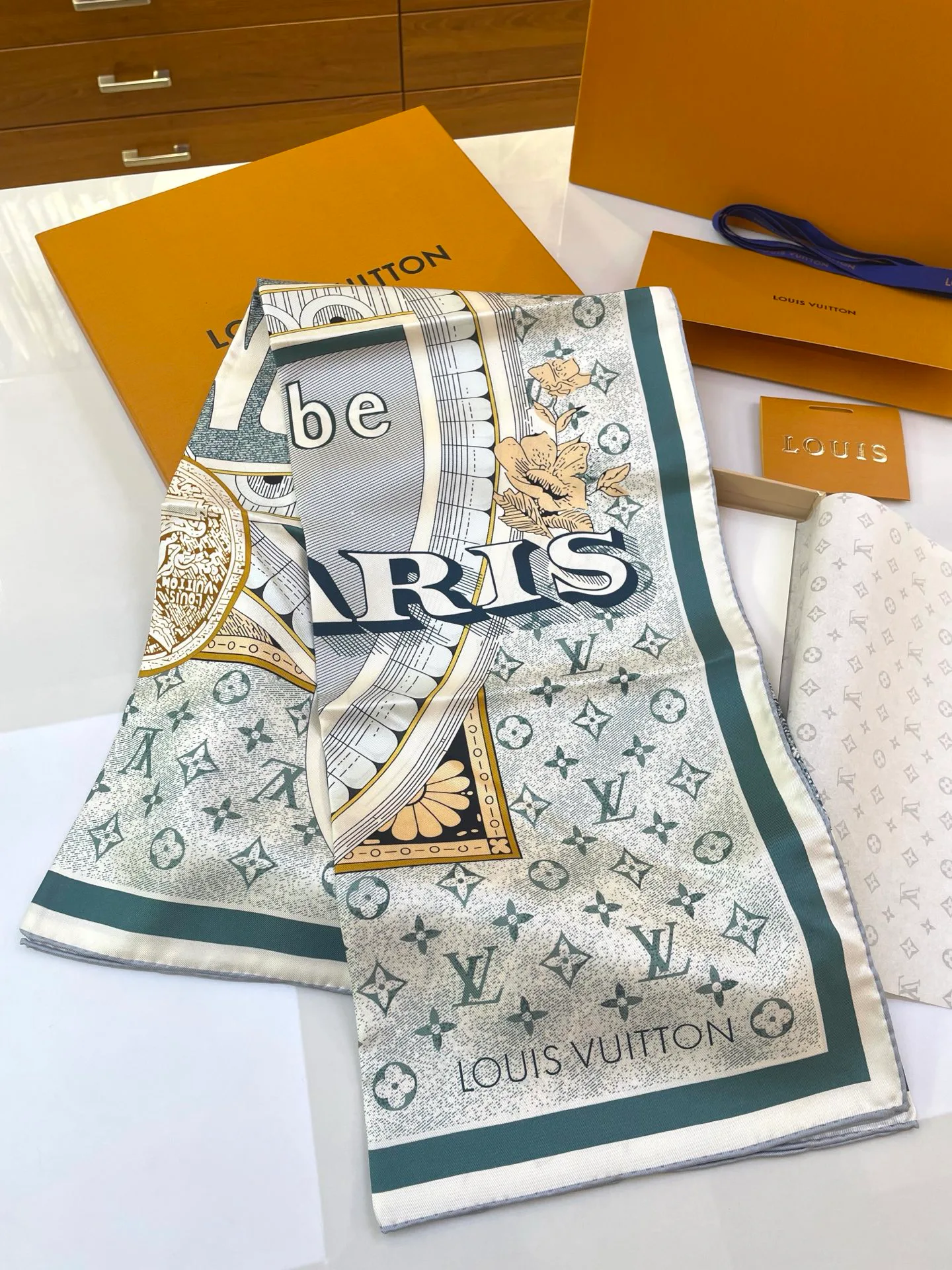 Шарфы Louis Vuitton 899687