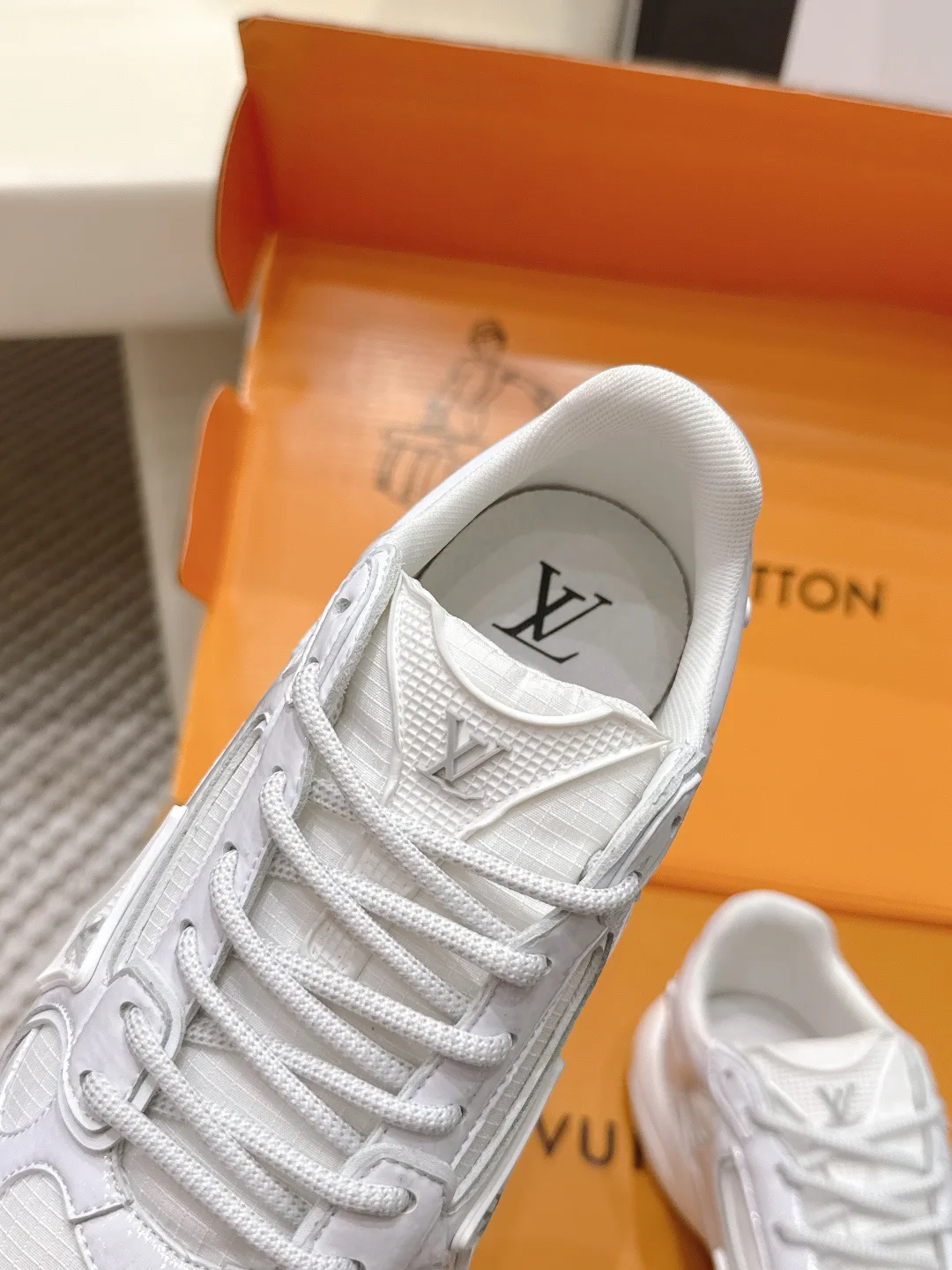 Кроссовки Женские Louis Vuitton 11518605