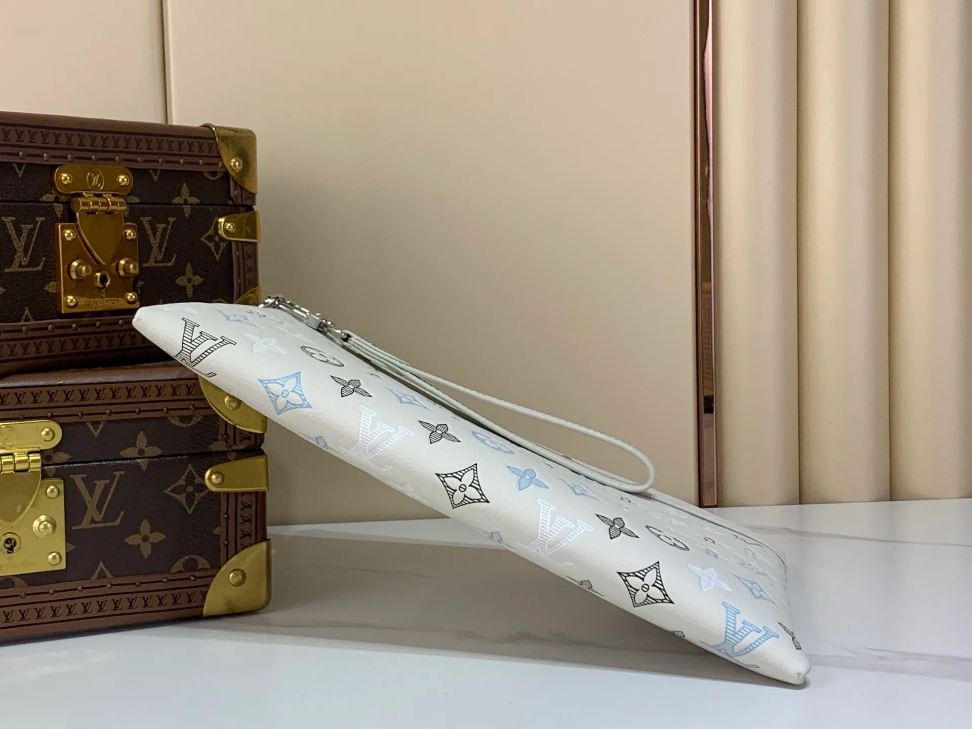 Клатчи Женские Louis Vuitton 14458793