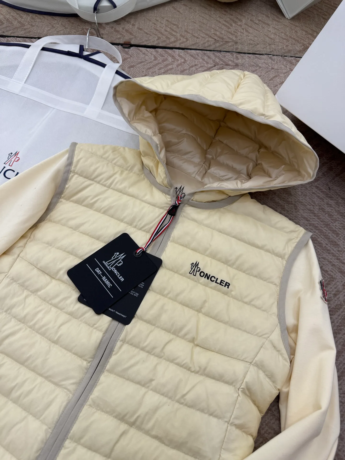 Куртки И Пуховики Женские Moncler 17922014
